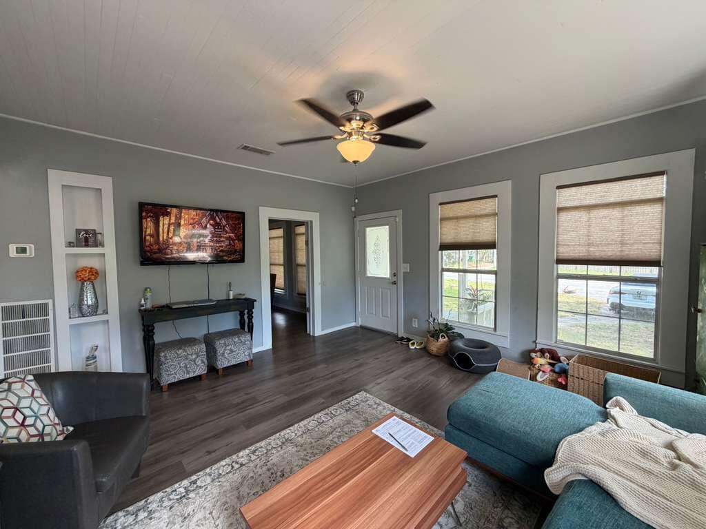 LLOYD & HETHERINGTON - Residential Lease