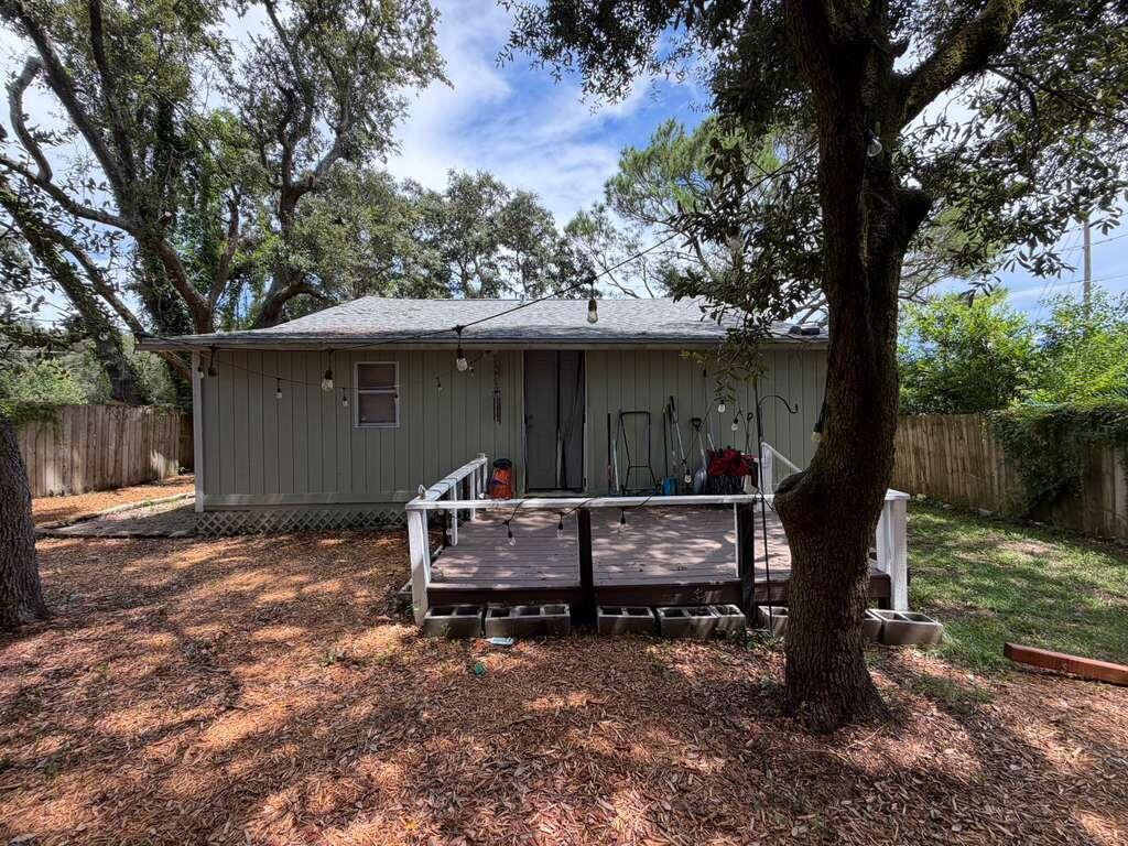 LLOYD & HETHERINGTON - Residential Lease