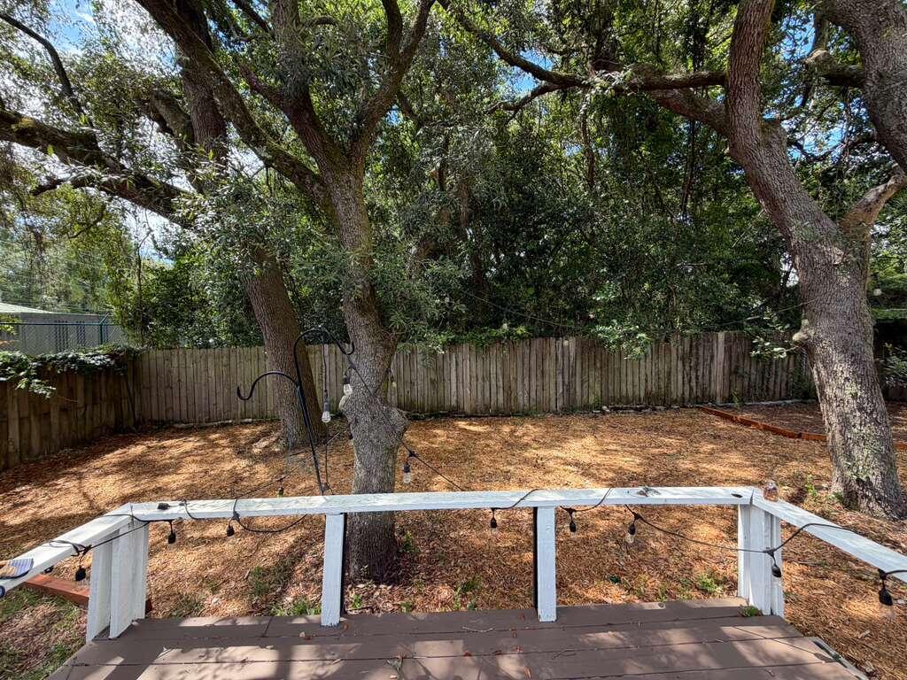 LLOYD & HETHERINGTON - Residential Lease