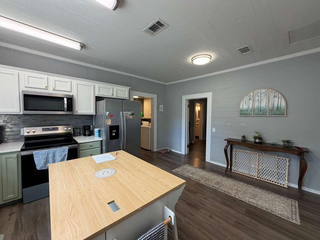 LLOYD & HETHERINGTON - Residential Lease