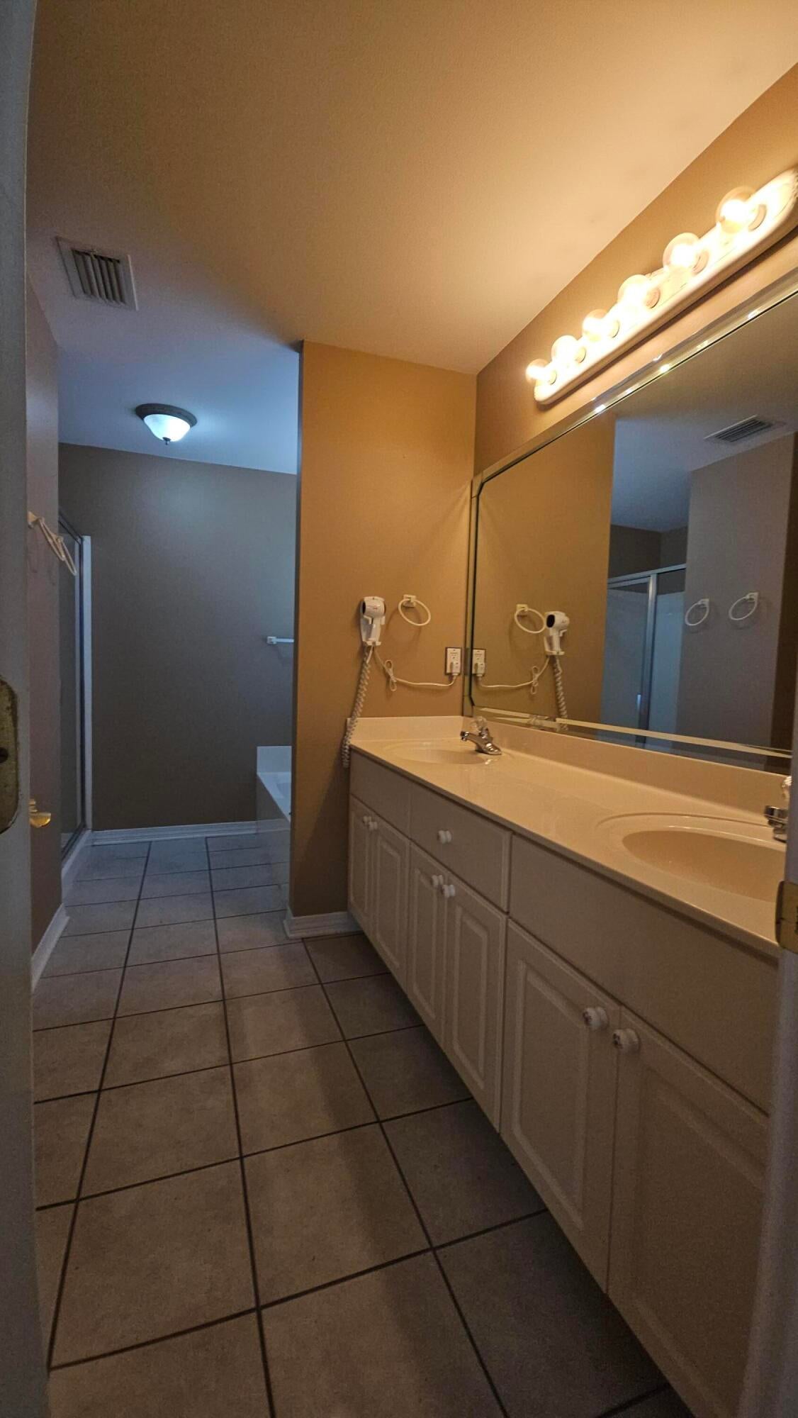 DOROTHY BOWEN ESTATES - Residential Lease