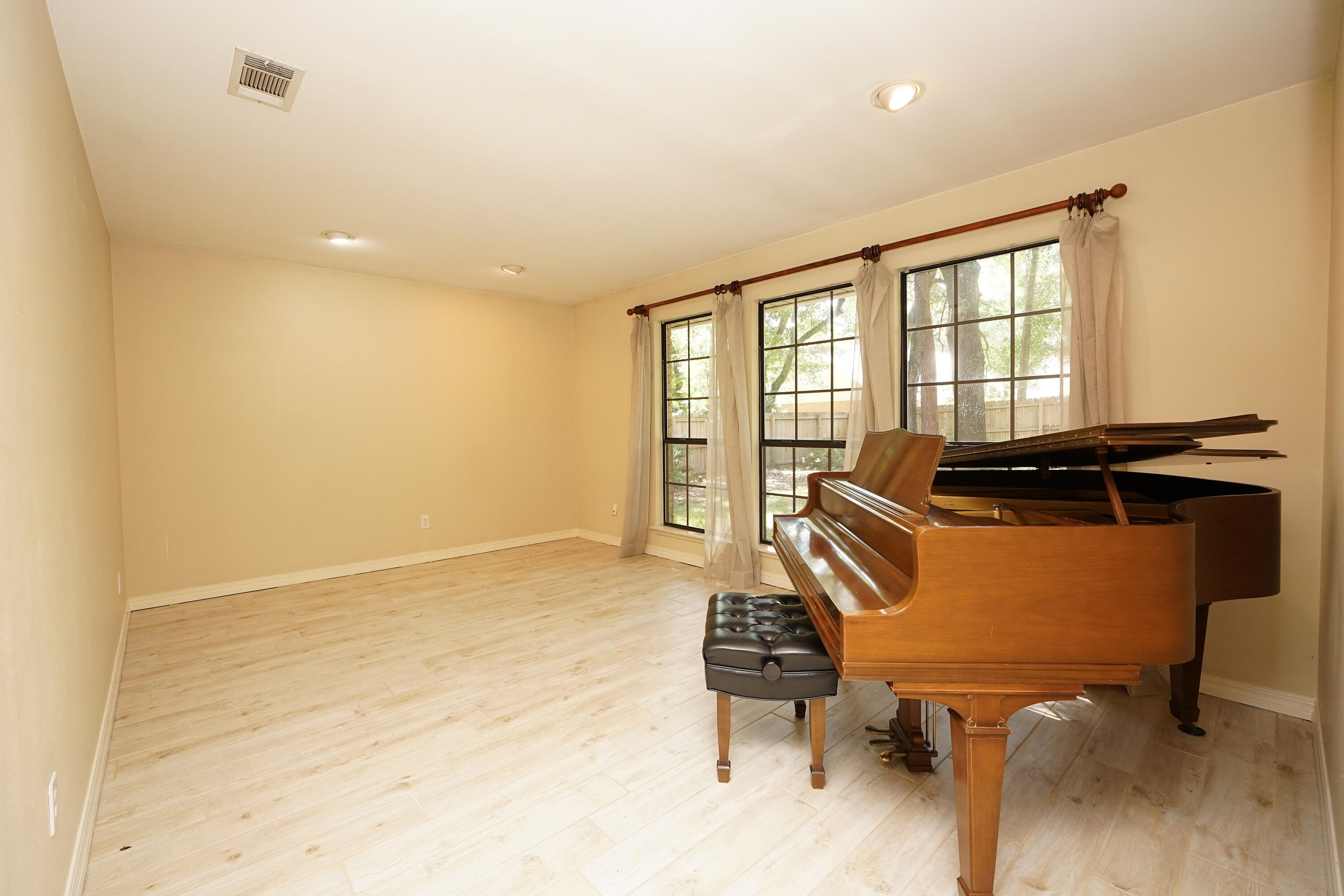 PARKWOOD ESTATES PH 1 BLUEWATER BAY - Residential