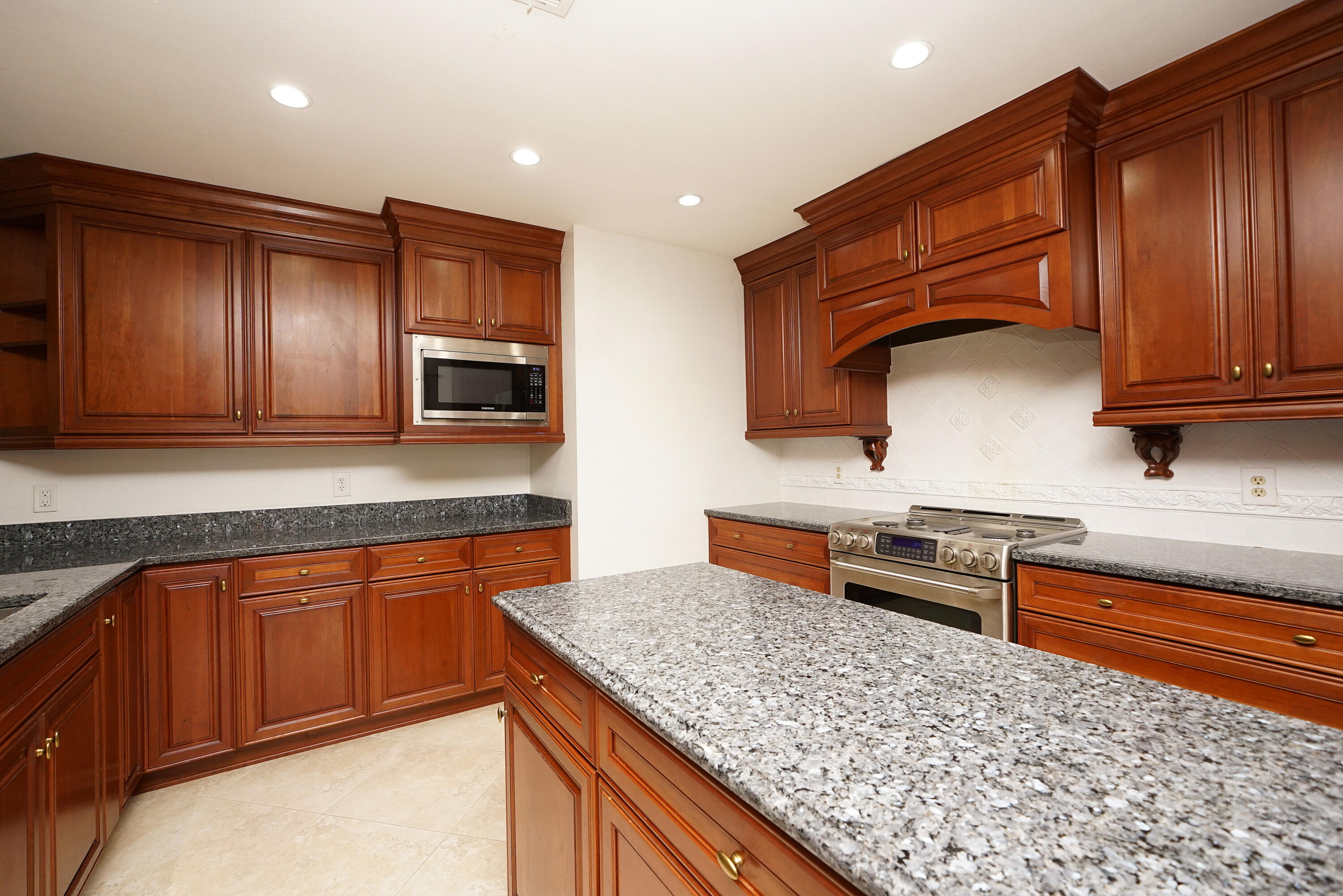 PARKWOOD ESTATES PH 1 BLUEWATER BAY - Residential