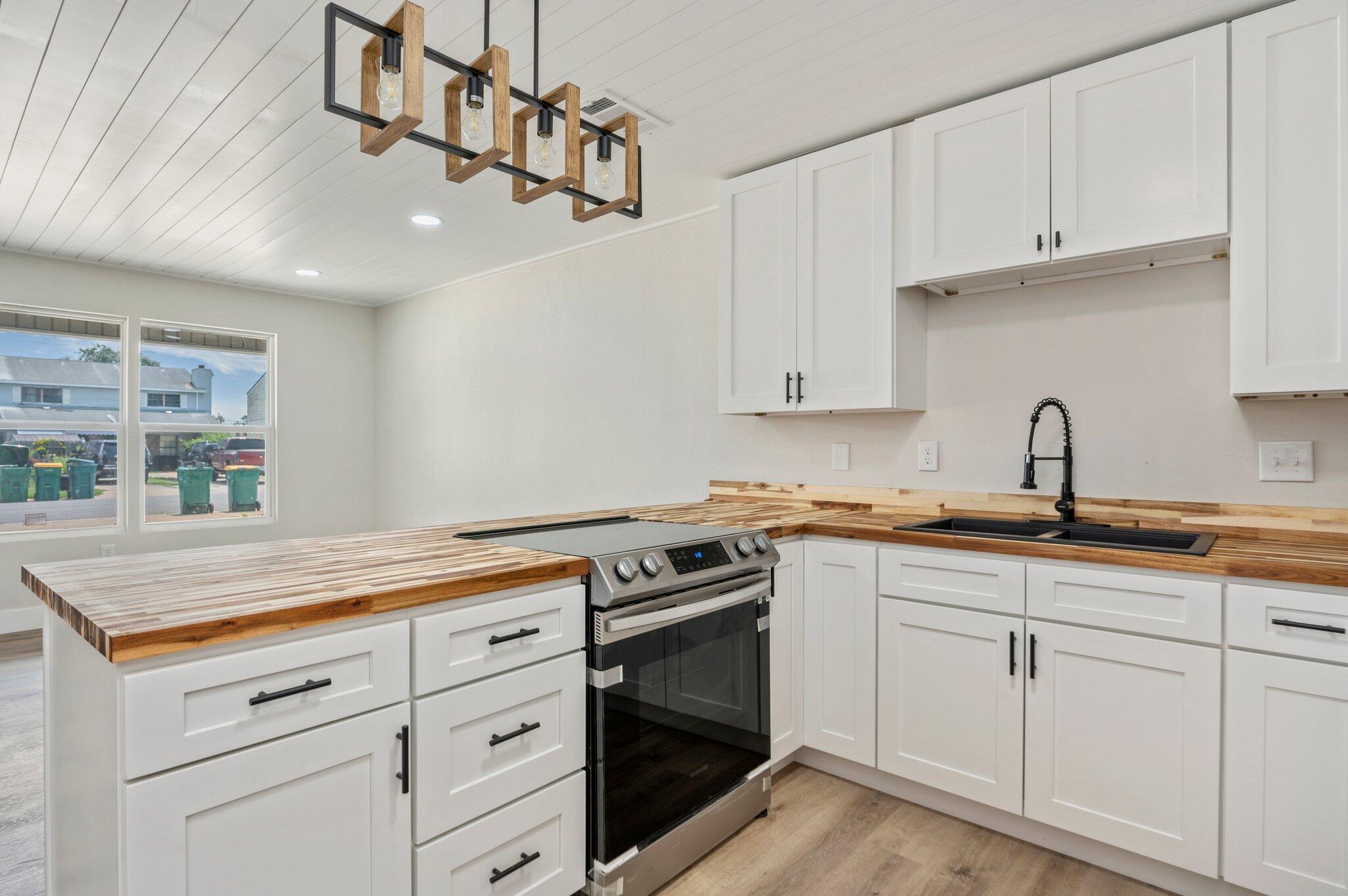 Welcome to your delightful townhouse, it offers a cozy and comfortable living space, perfect for those seeking a tranquil coastal retreat. Boasting 3 bedrooms and 2 bathrooms, this remodeled home features an inviting interior with a craftsman interior style and a modern kitchen.
Home includes new stainless steel appliances, new white shaker cabinets, shiplapped ceilings in living area,  LED lighting, HVAC and water heater replaced 2023, and new tiled showers. 
Enjoy the convenience of living in the emerald beaches, shopping centers, and restaurants. With its ideal location and serene ambiance, this townhouse presents a wonderful opportunity for homeownership or as an investment property. Don't miss your chance to own a piece of paradise in beautiful Destin.