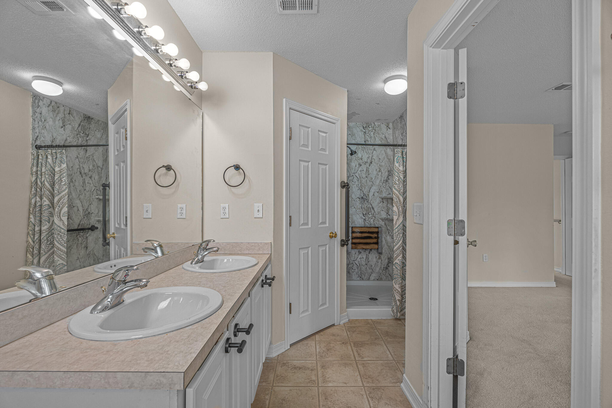 SKY RIDGE ESTATES 1ST ADD - Residential