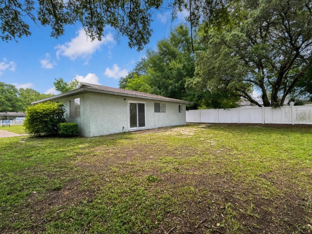 SUNSET STRIP - Residential Lease