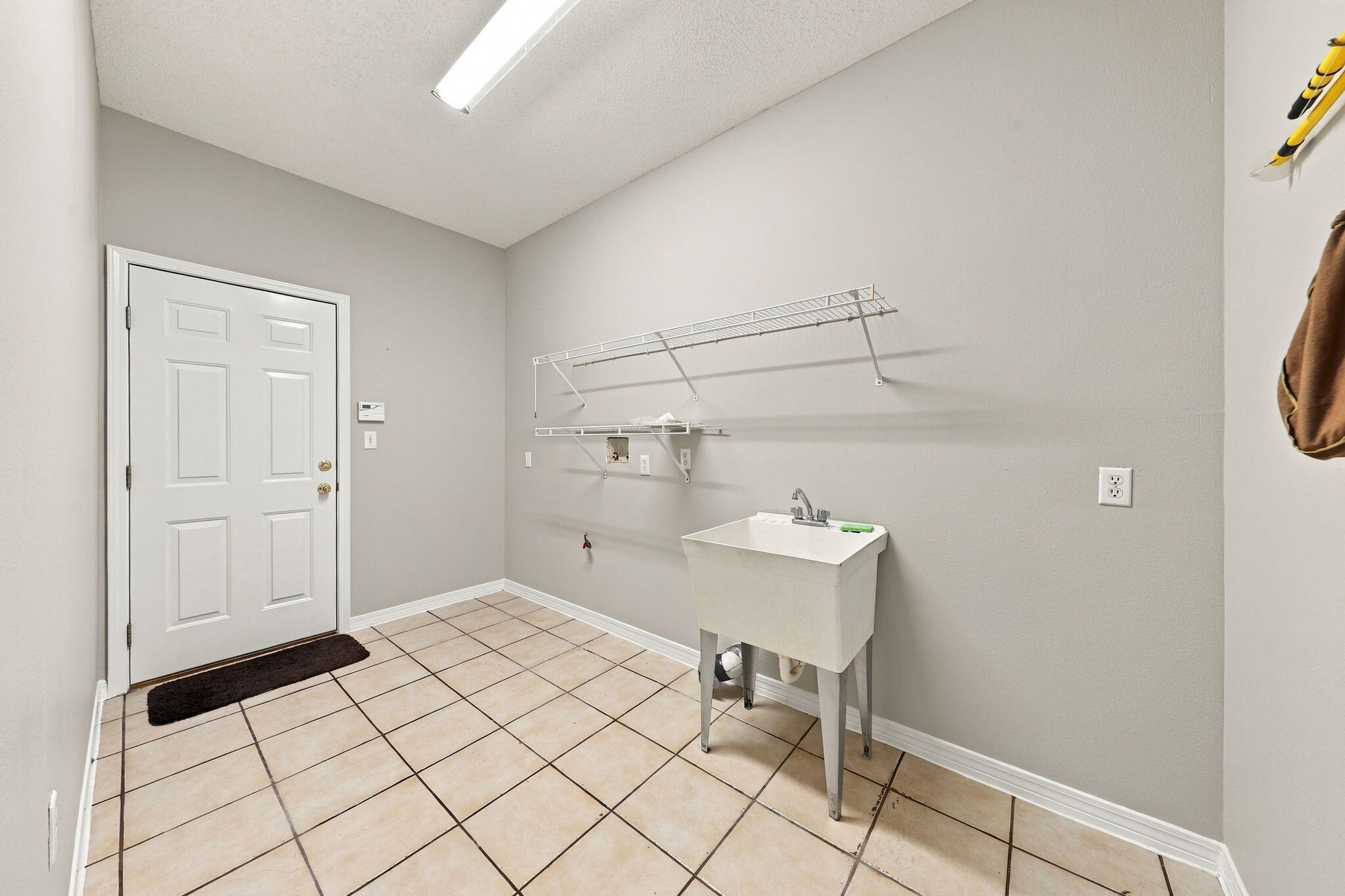 LAKESIDE EAST AMENDED LOT 42 BLK C - Residential