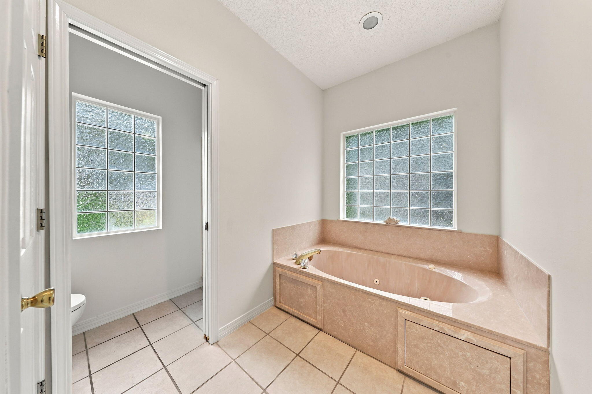 LAKESIDE EAST AMENDED LOT 42 BLK C - Residential