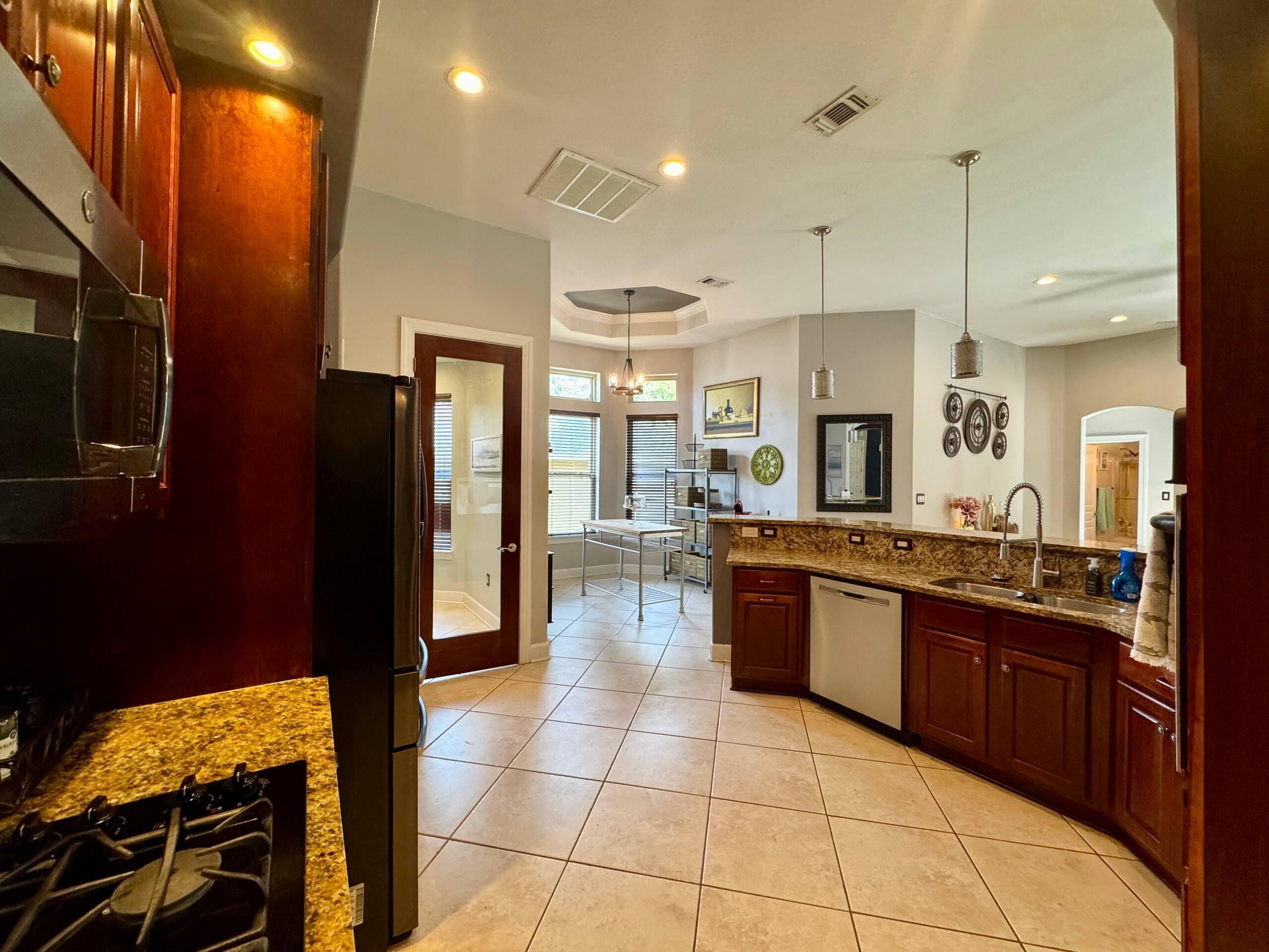 CHARDONNAY ESTATES - Residential