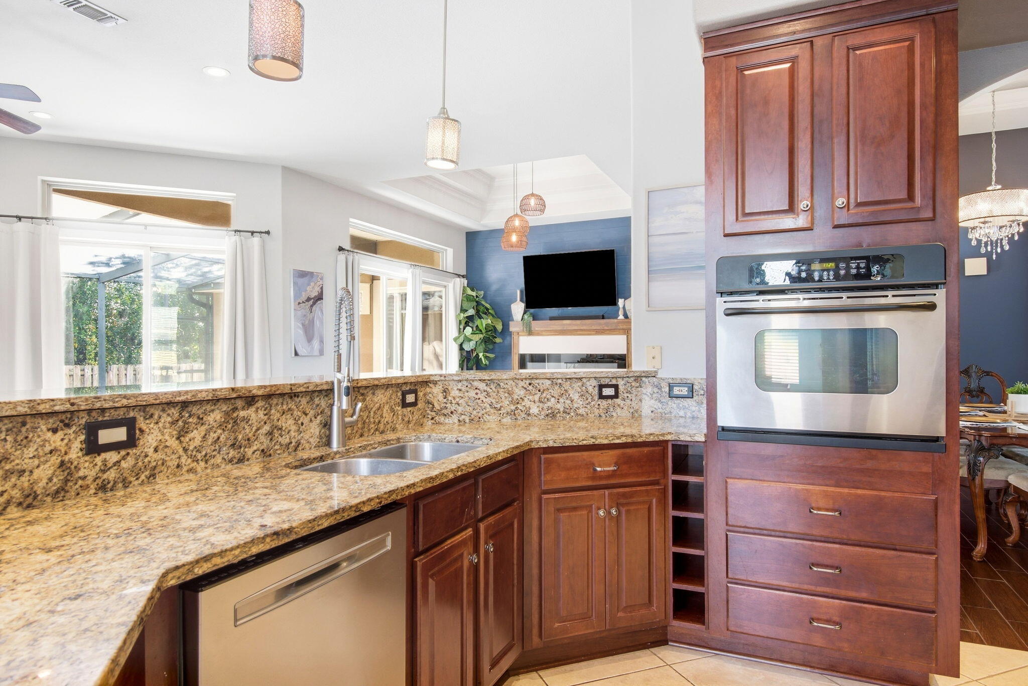CHARDONNAY ESTATES - Residential
