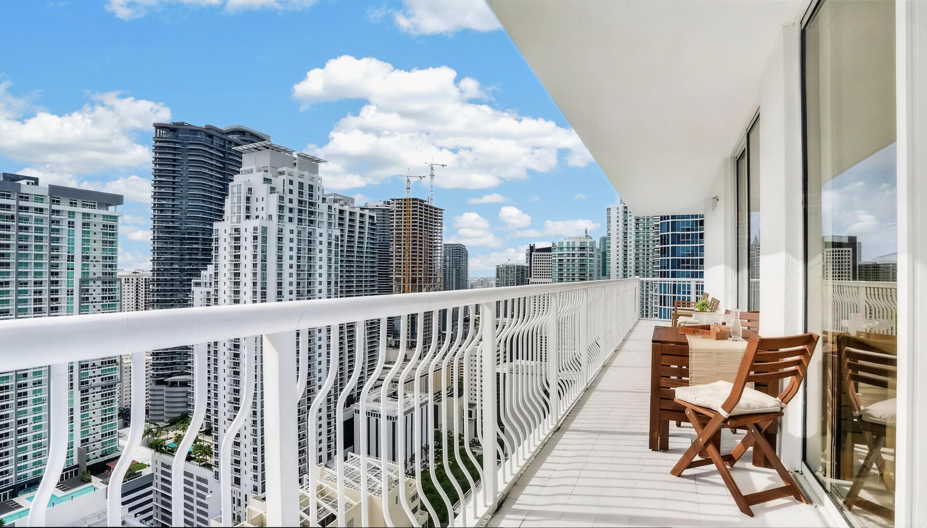 The club at Brickell  Bay - Residential