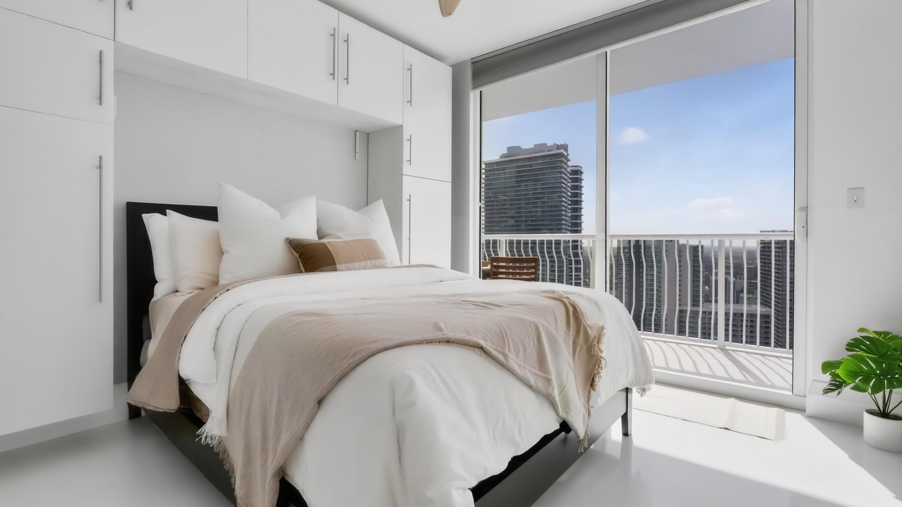The club at Brickell  Bay - Residential