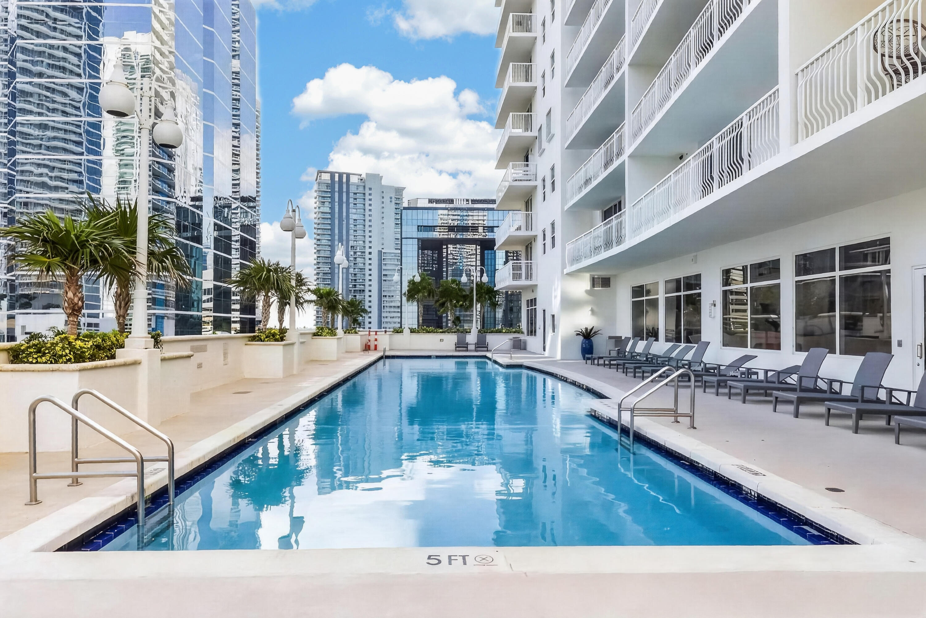 The club at Brickell  Bay - Residential