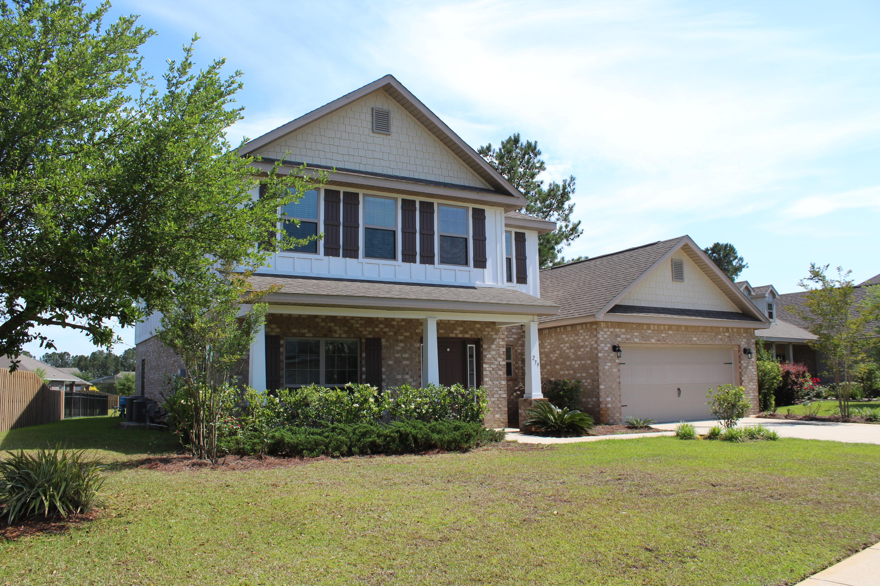 Beautiful 4 Bedroom 3.5 Bathroom home located in the Whispers subdivision of Hammock Bay in Freeport Florida.   The rear of this home overlooks a beautiful pond. Amenities in Hammock Bay include 2 large pools, club house, weight and exercise room, bike trails, canine run, a general store, and much more!  Hammock Bay is the perfect place to call home!   In addition, the beautiful beaches of northwest Florida are minutes away!