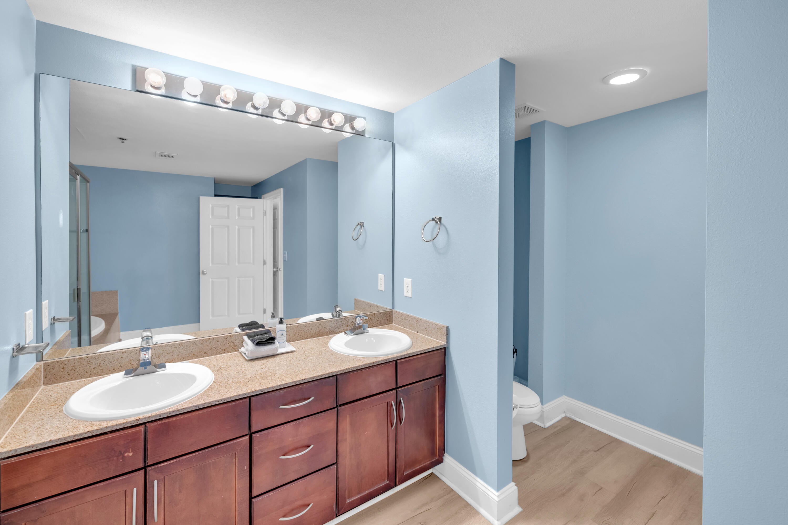 LAKETOWN WHARF - Residential