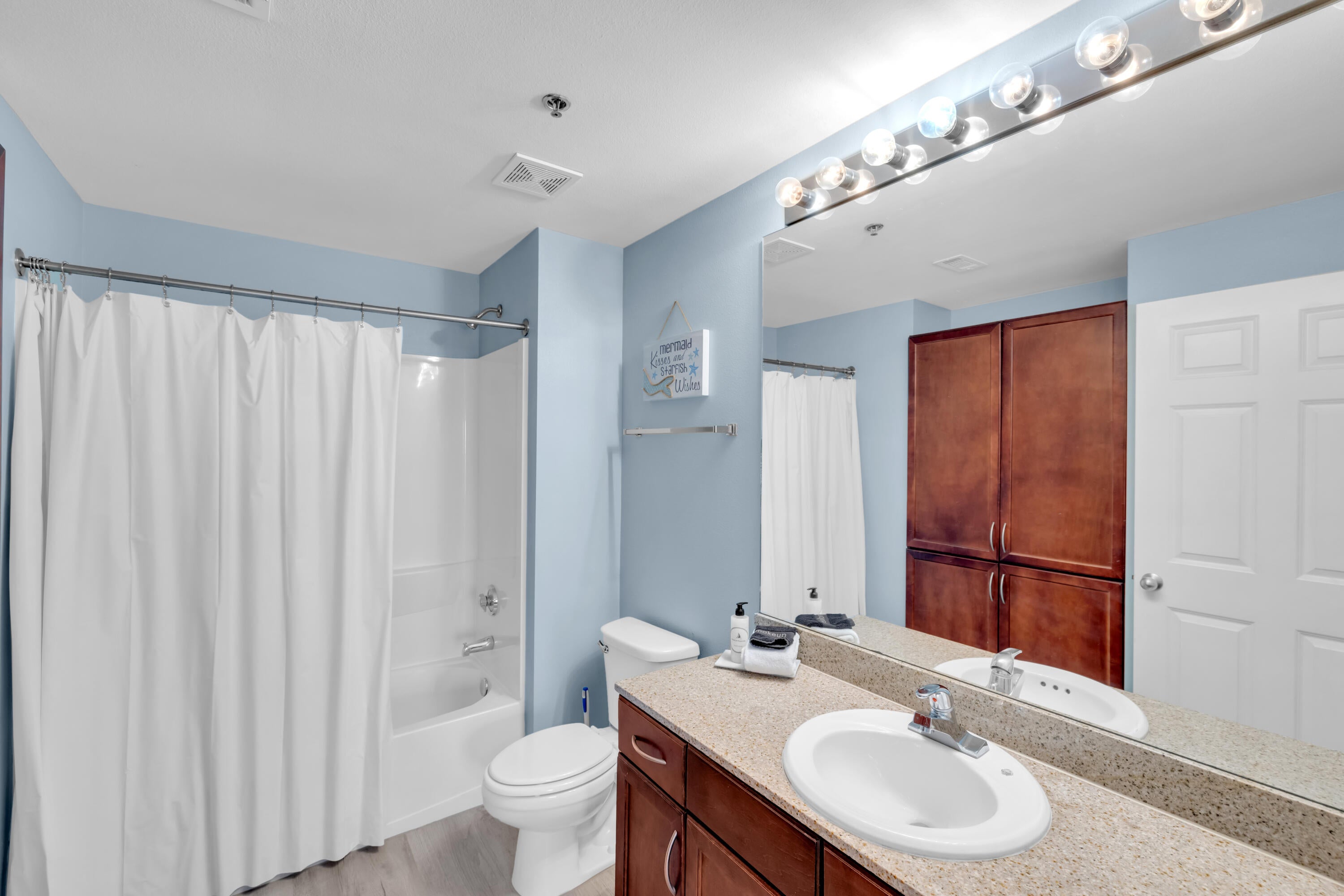 LAKETOWN WHARF - Residential