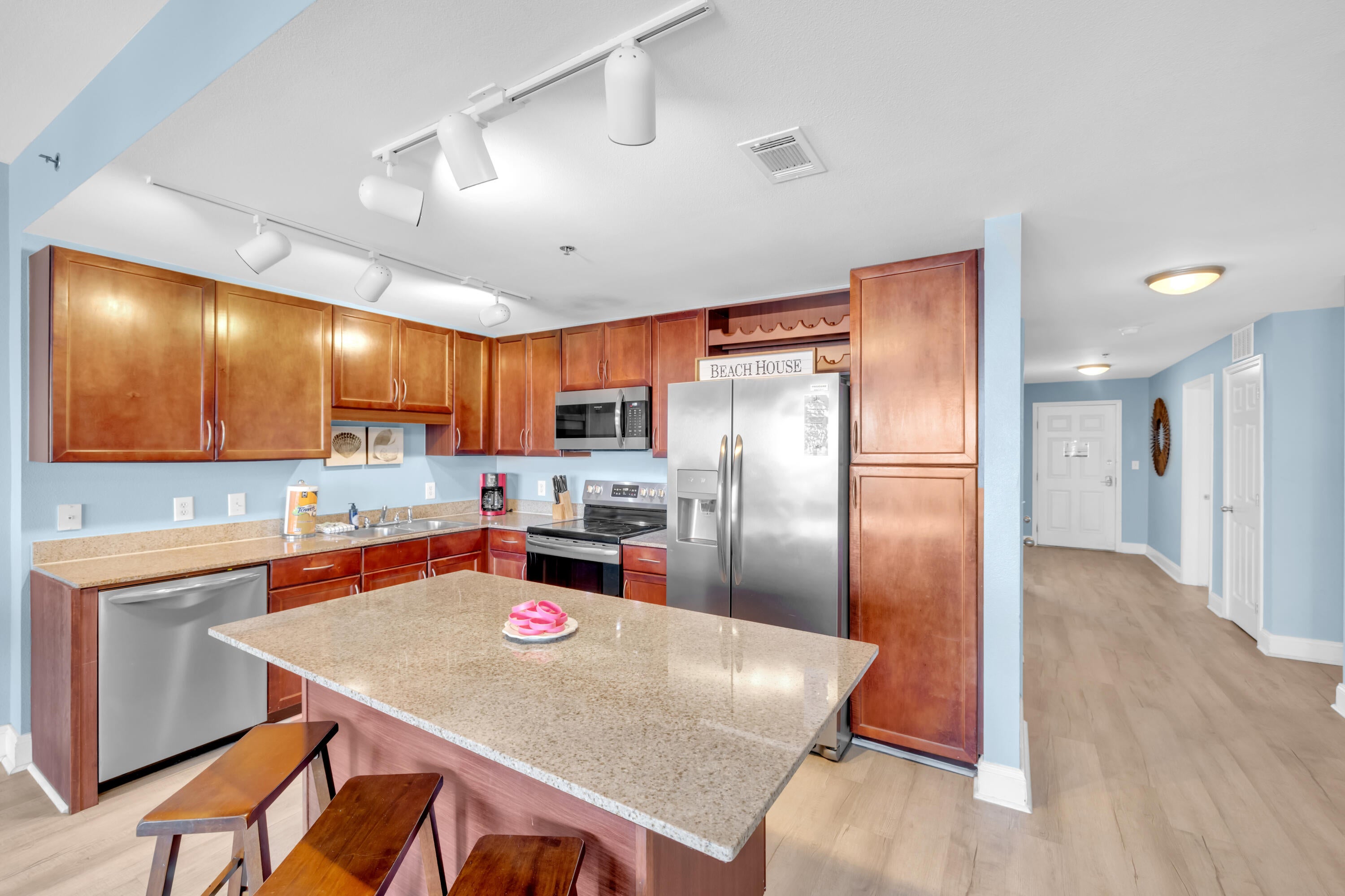 LAKETOWN WHARF - Residential