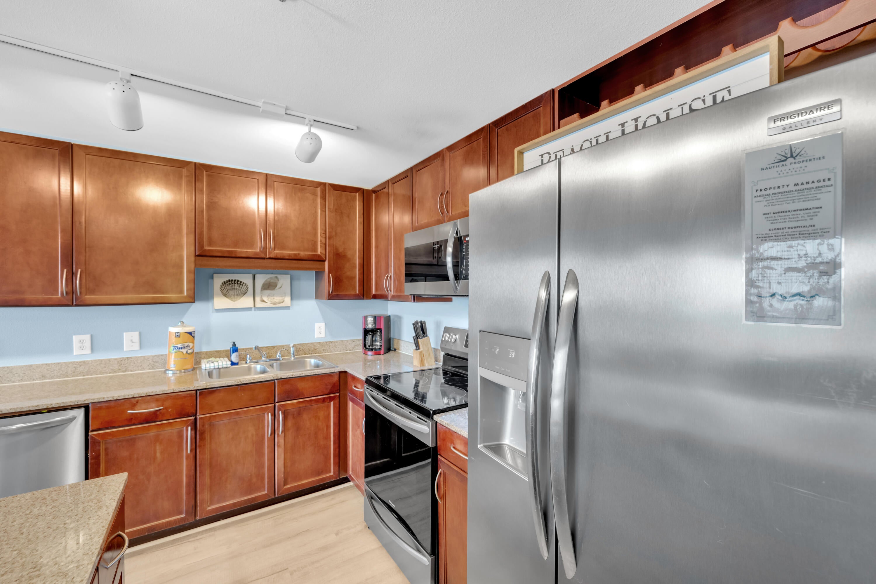 LAKETOWN WHARF - Residential