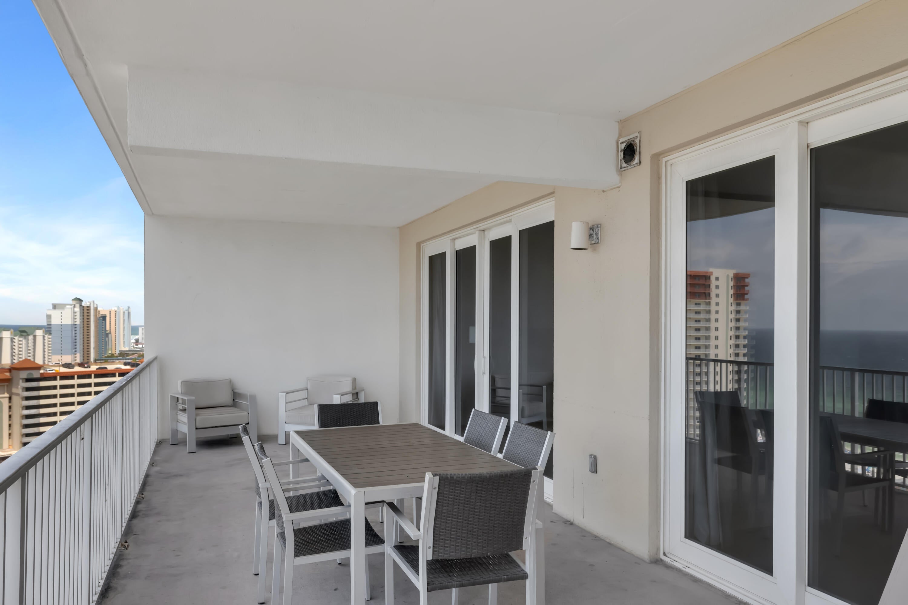 LAKETOWN WHARF - Residential