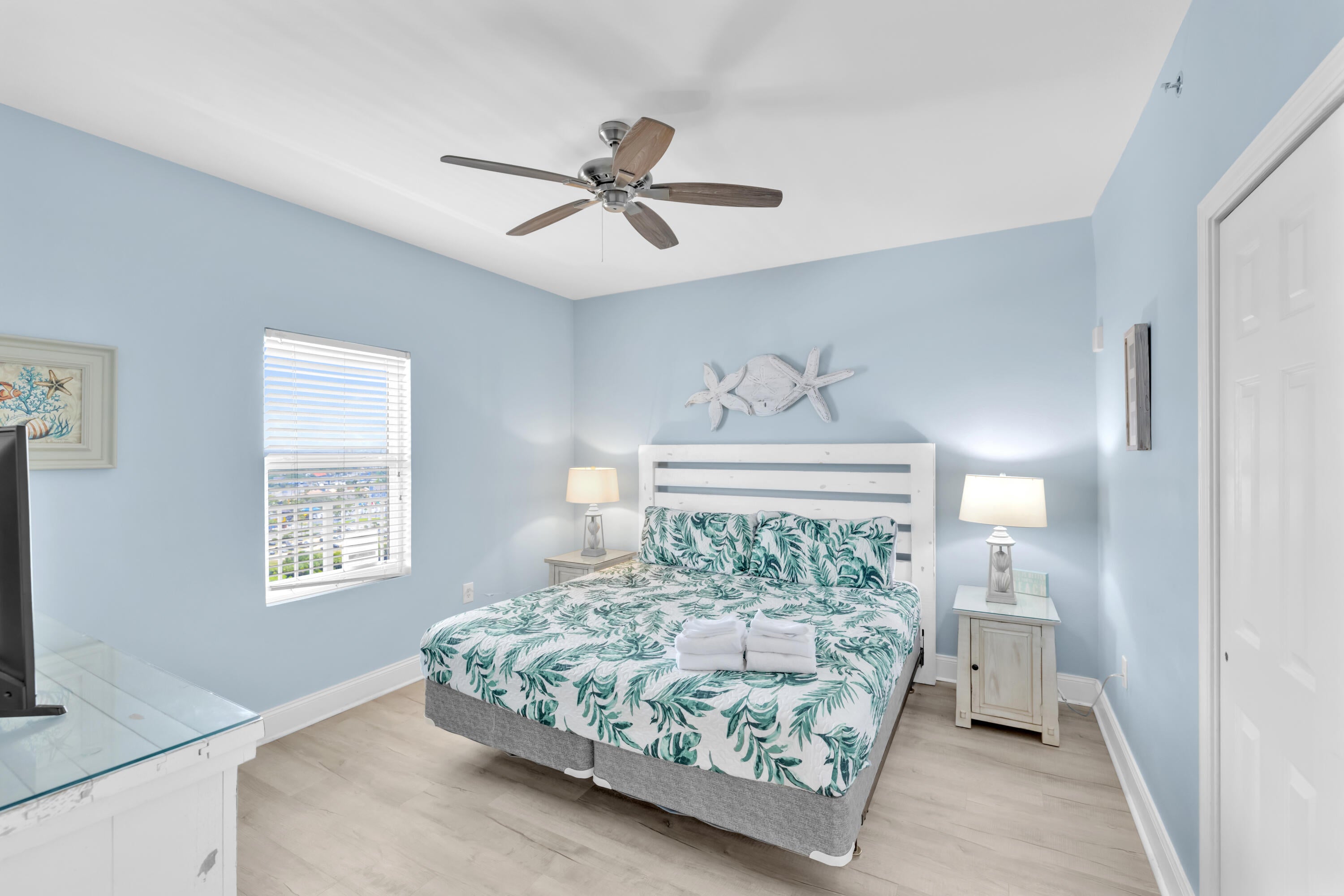 LAKETOWN WHARF - Residential