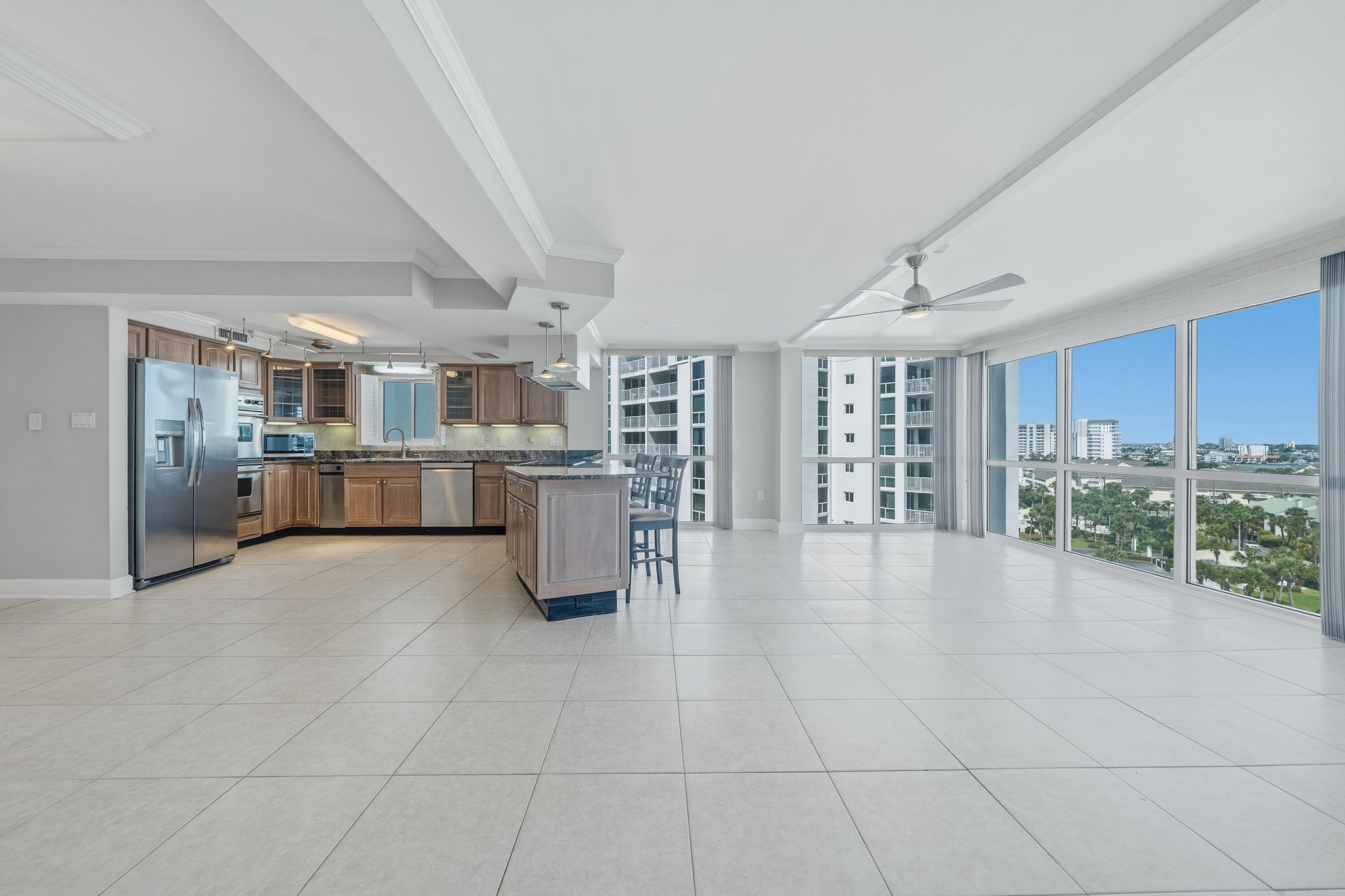 SHORELINE TOWERS 1 - Residential