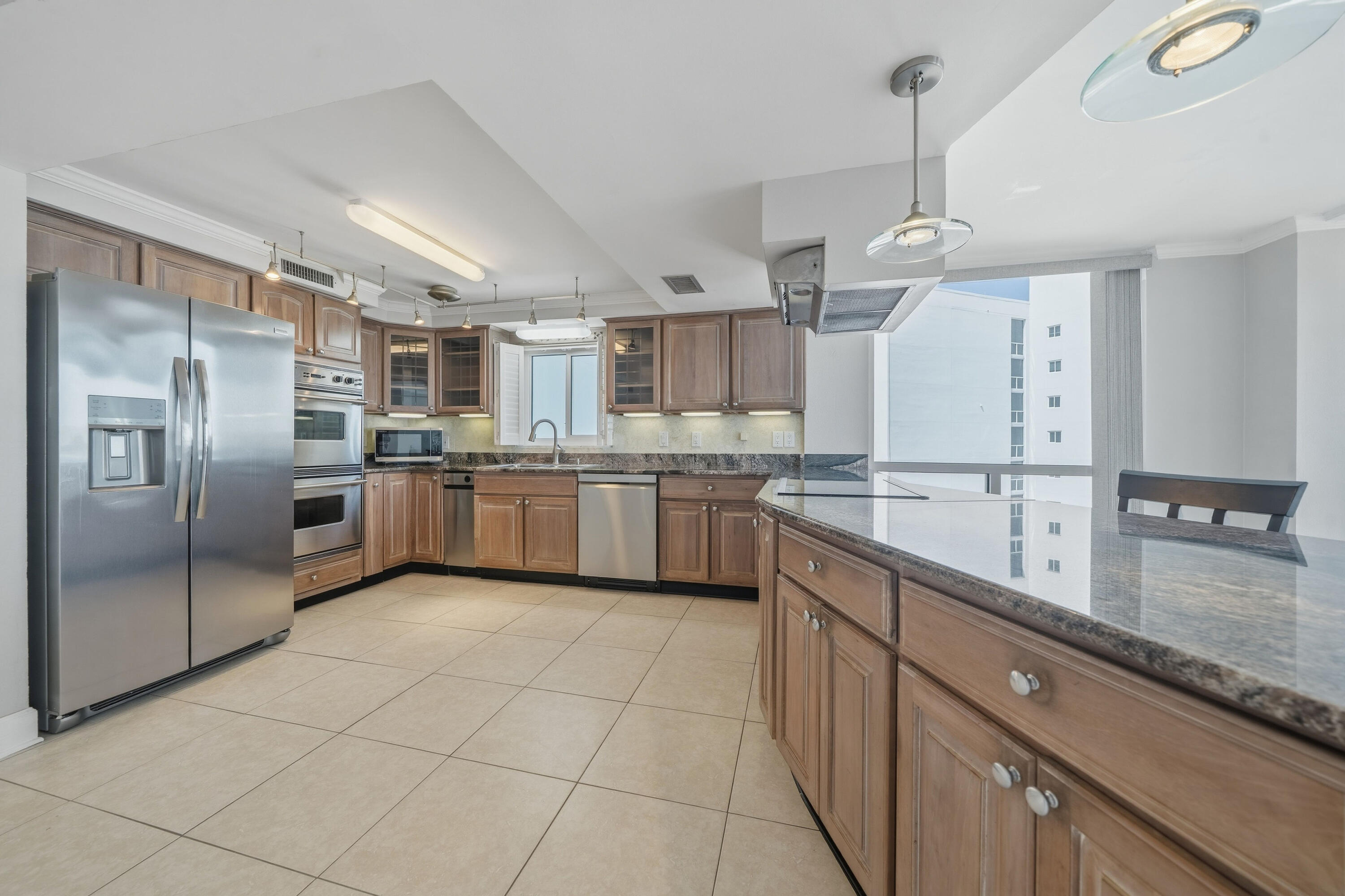 SHORELINE TOWERS 1 - Residential