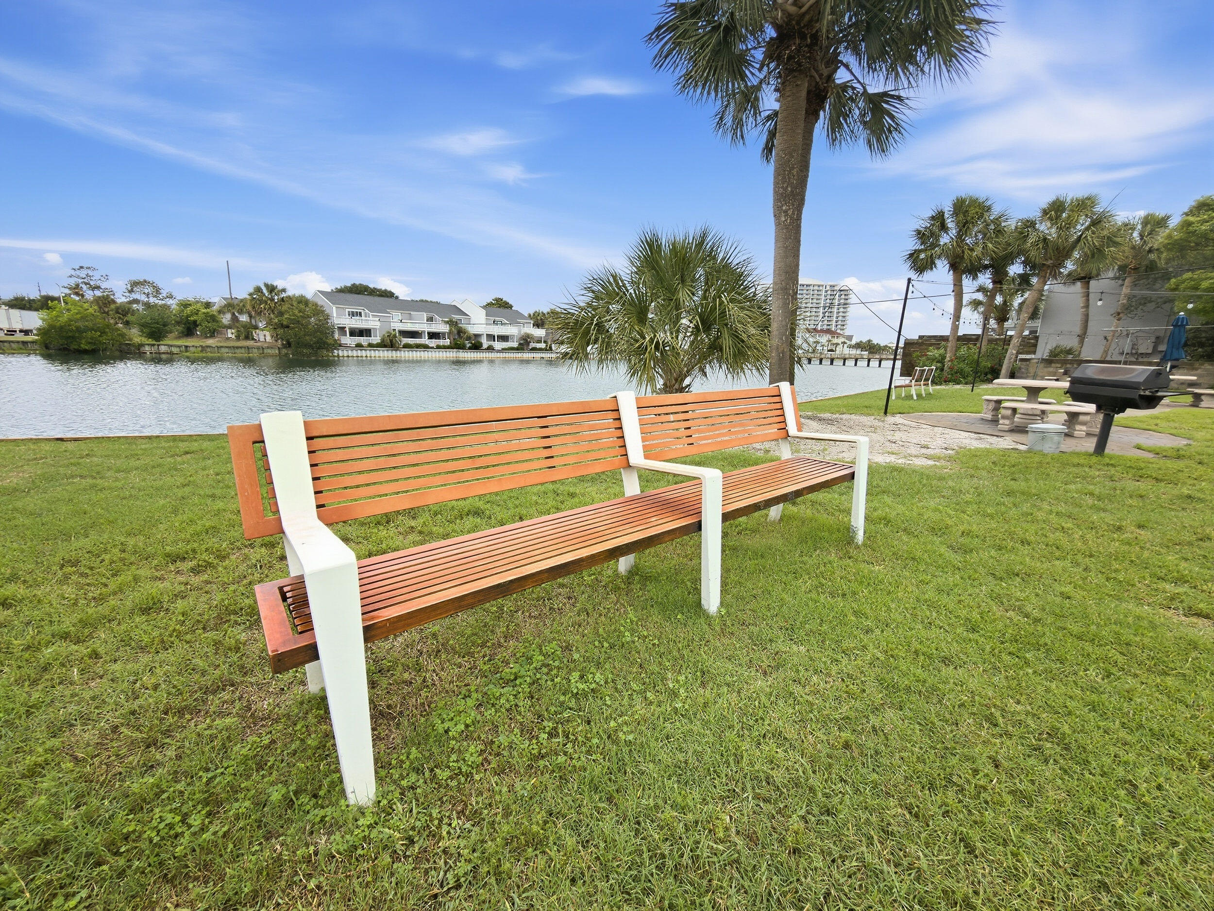 SHORELINE TOWERS 1 - Residential