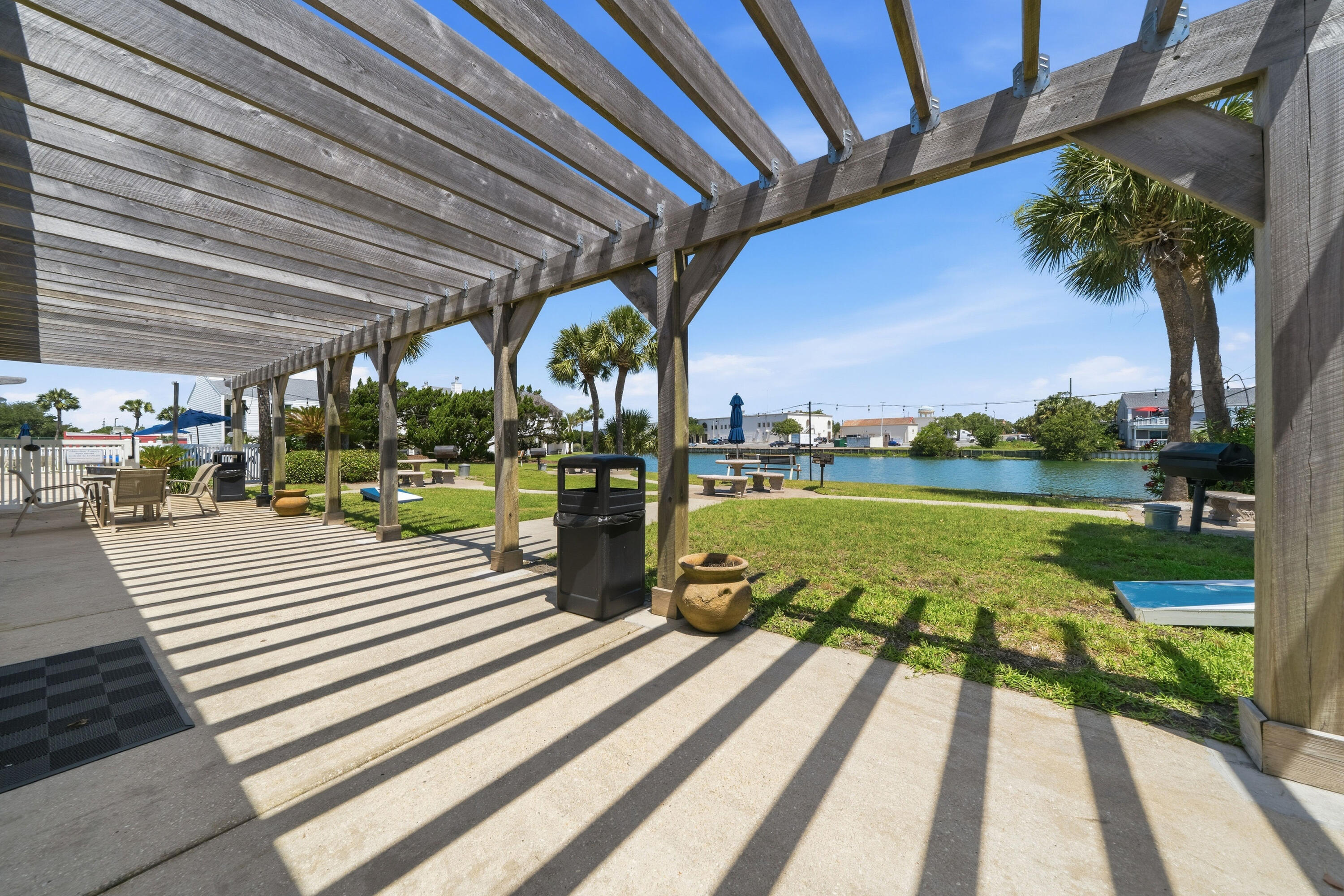 SHORELINE TOWERS 1 - Residential