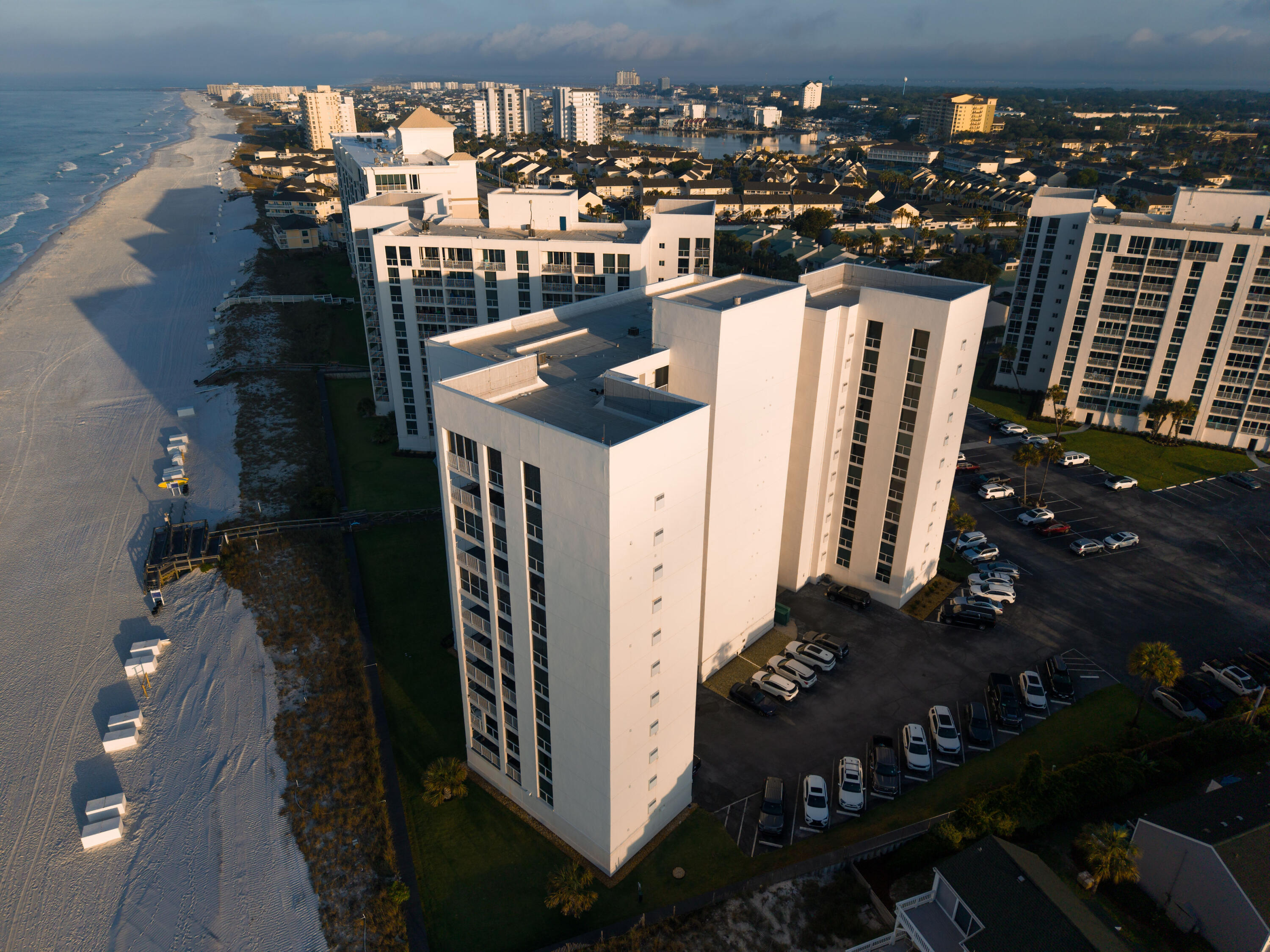 SHORELINE TOWERS 1 - Residential