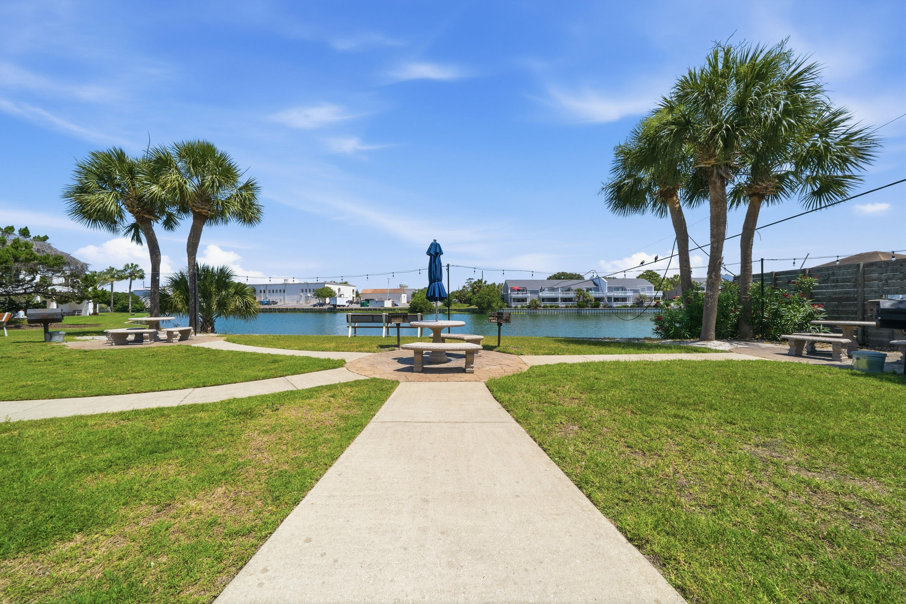 SHORELINE TOWERS 1 - Residential