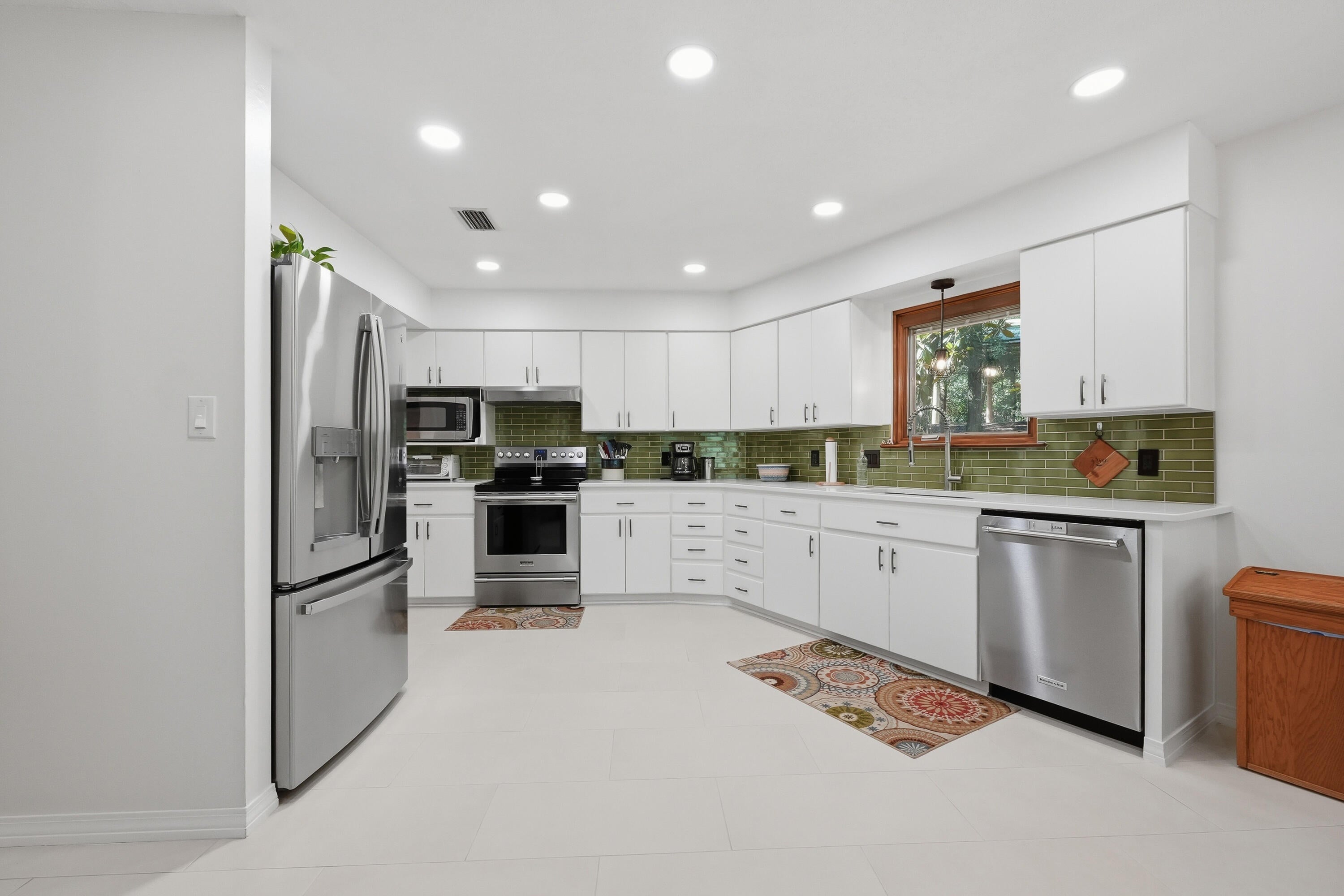 LAURELWOOD ESTATES - Residential