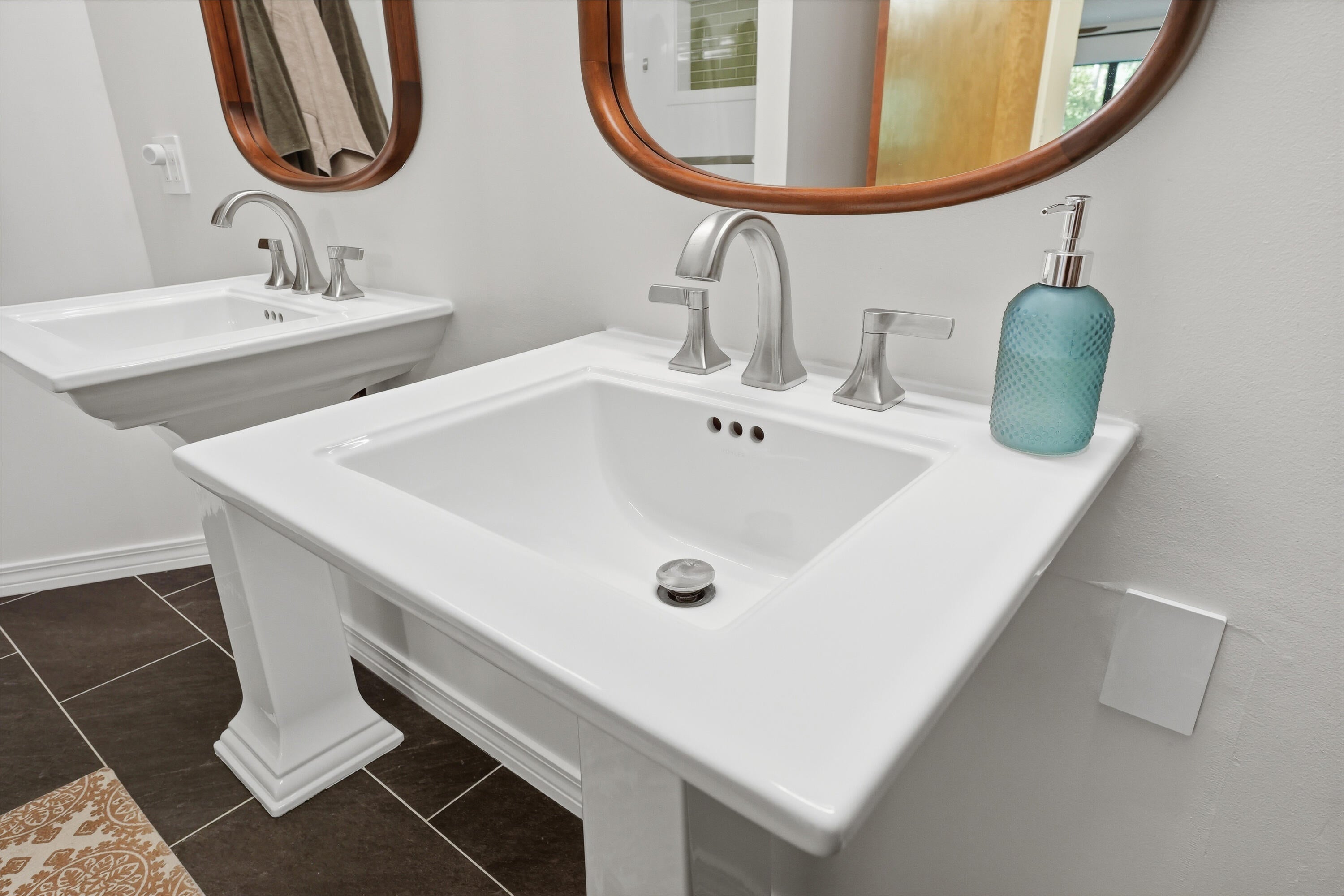 LAURELWOOD ESTATES - Residential