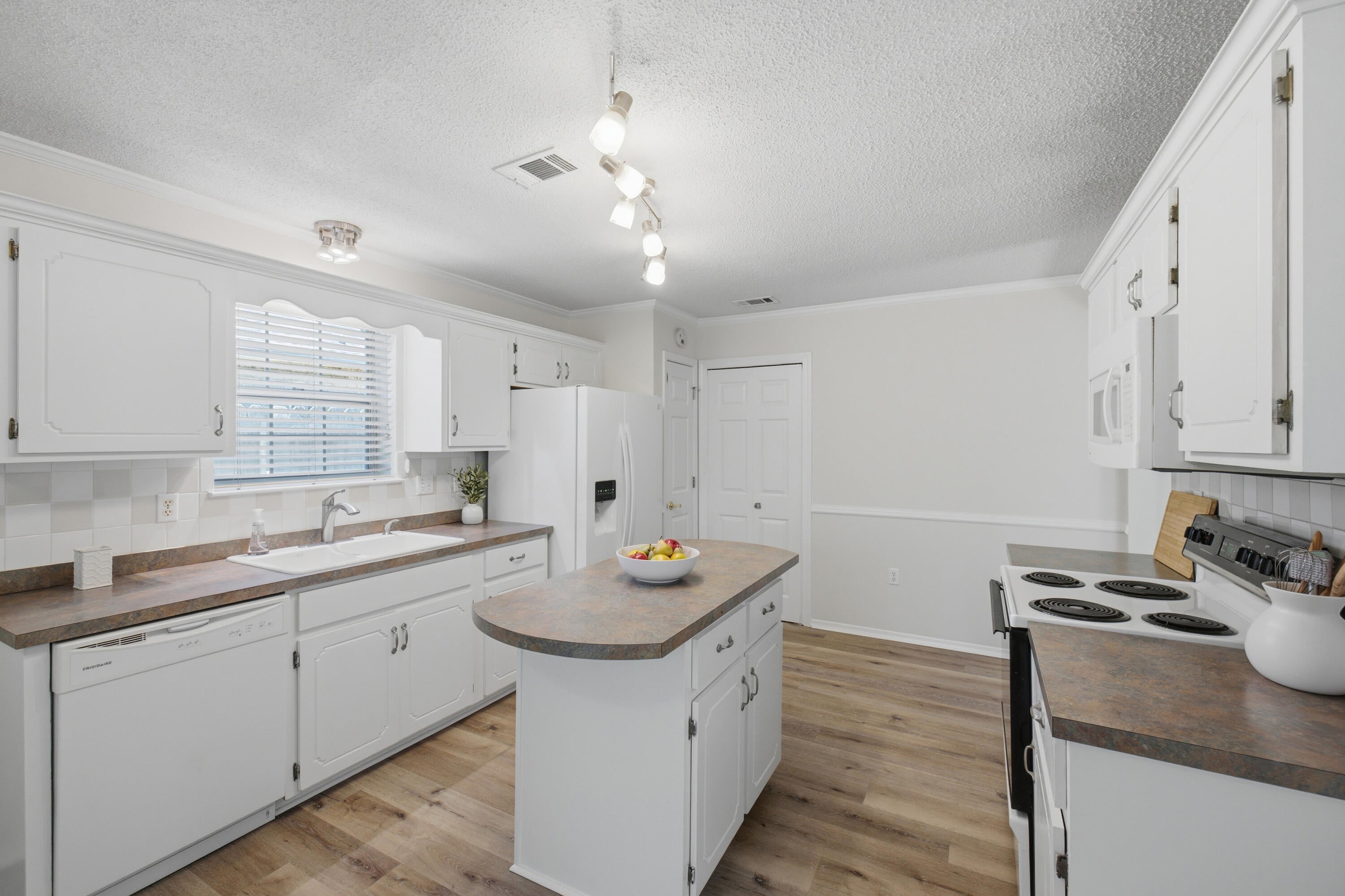 PARKWOOD ESTATES PH 7 - Residential