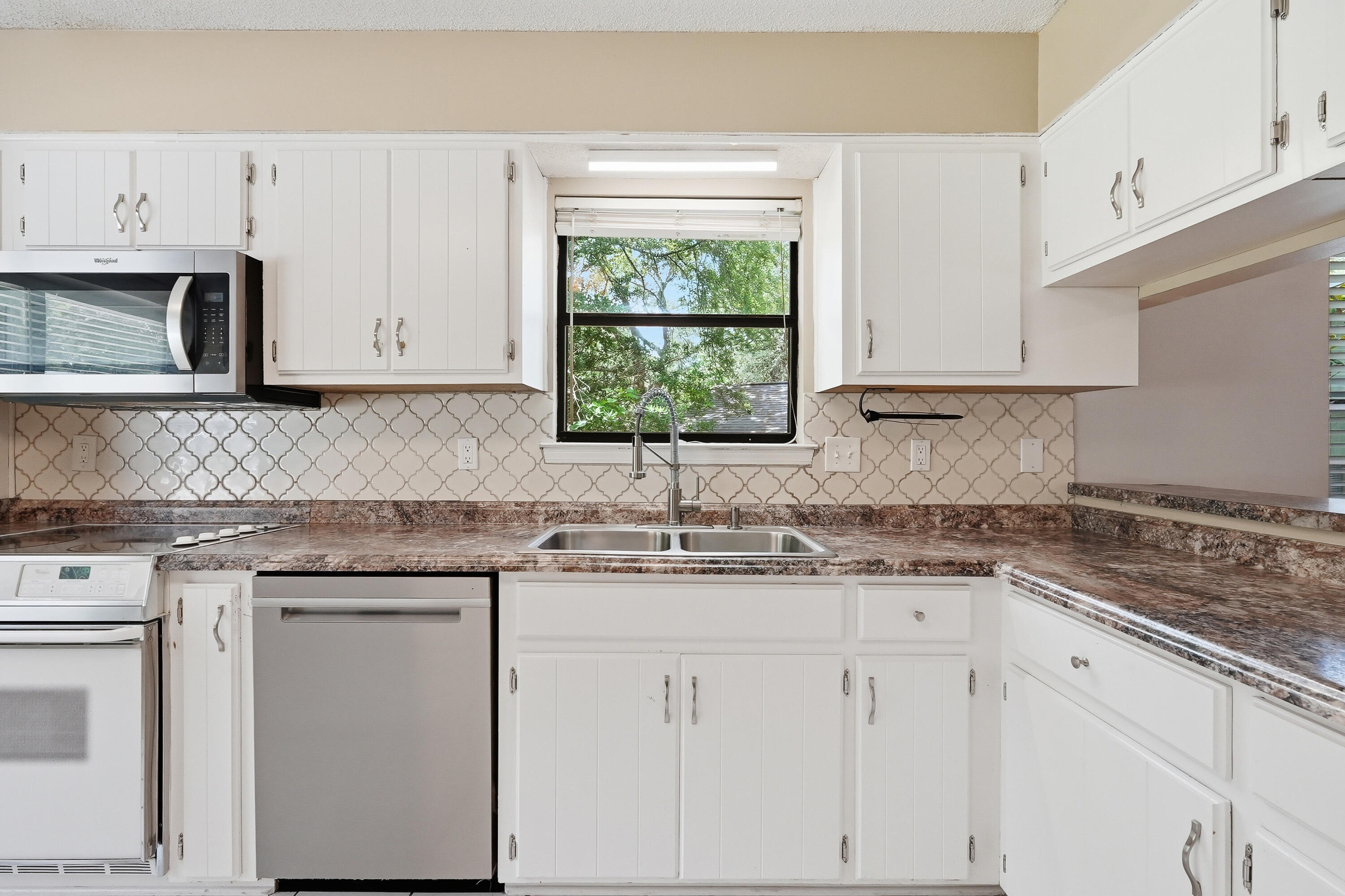 CREEKSIDE 4 - Residential Lease