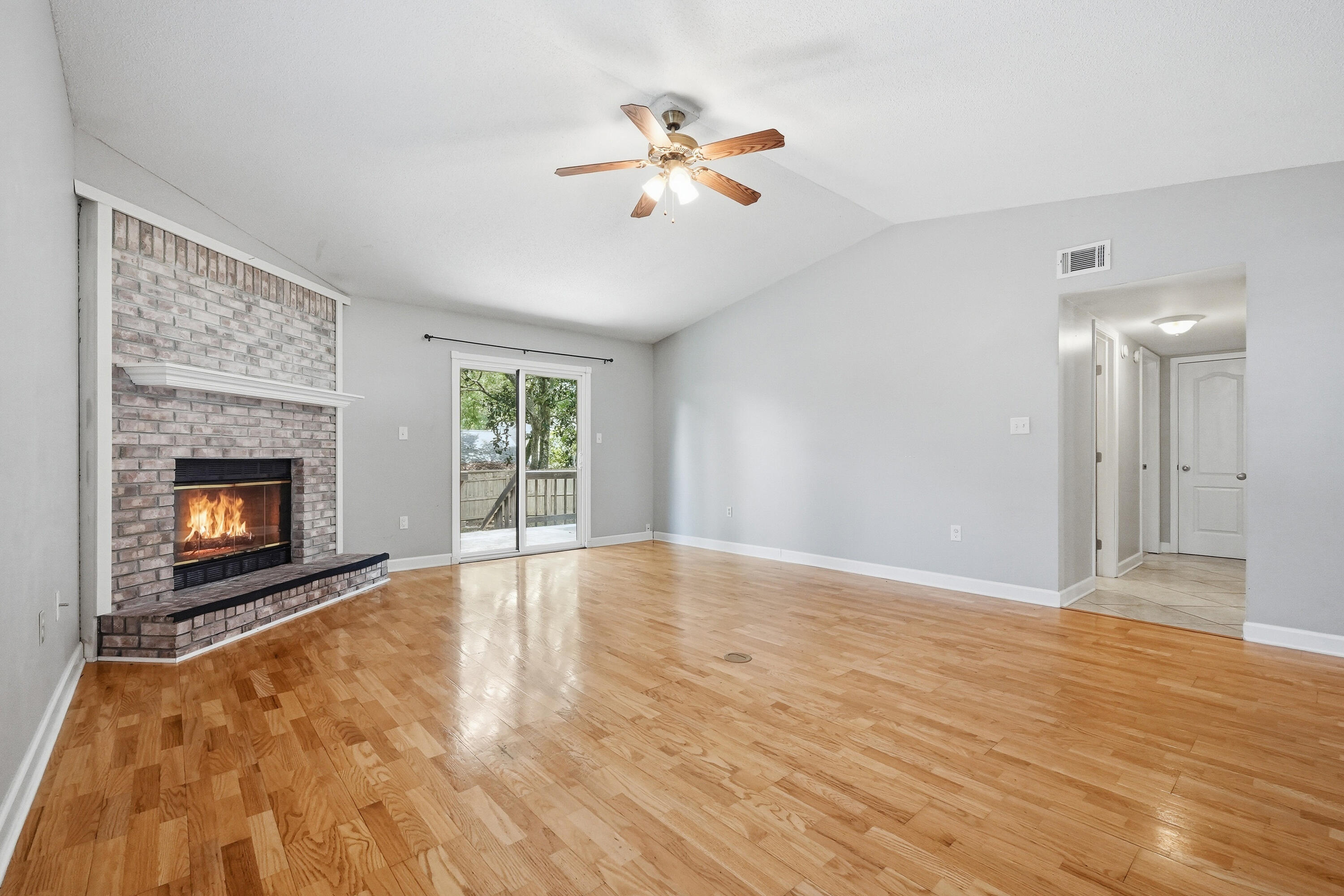 CREEKSIDE 4 - Residential Lease