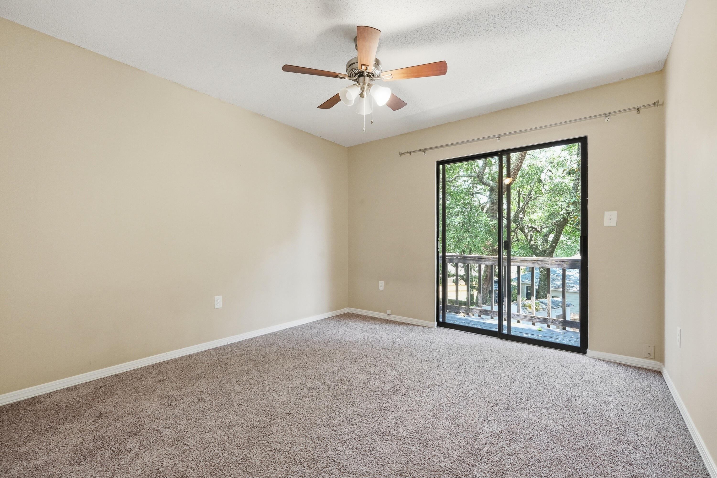 CREEKSIDE 4 - Residential Lease