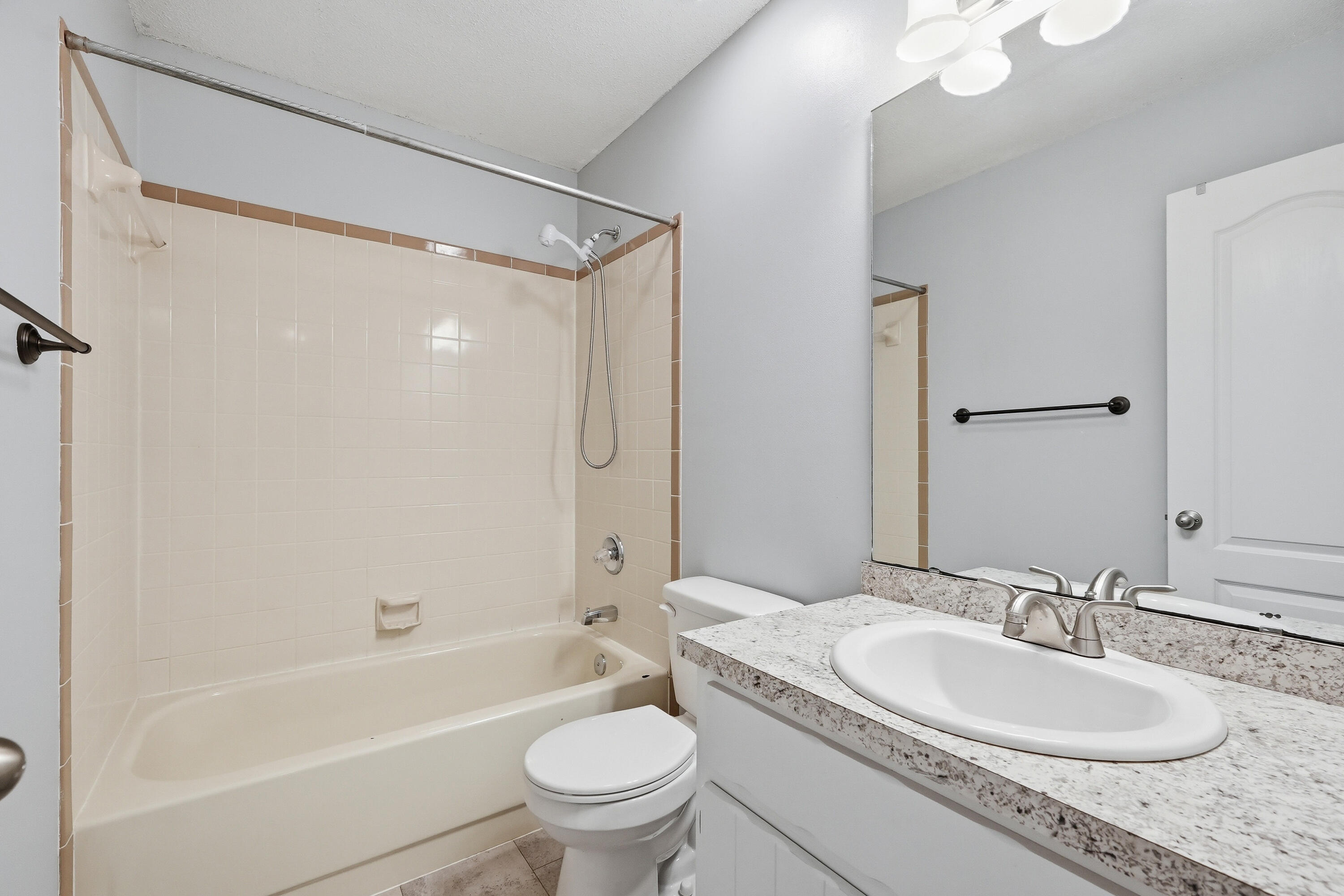 CREEKSIDE 4 - Residential Lease
