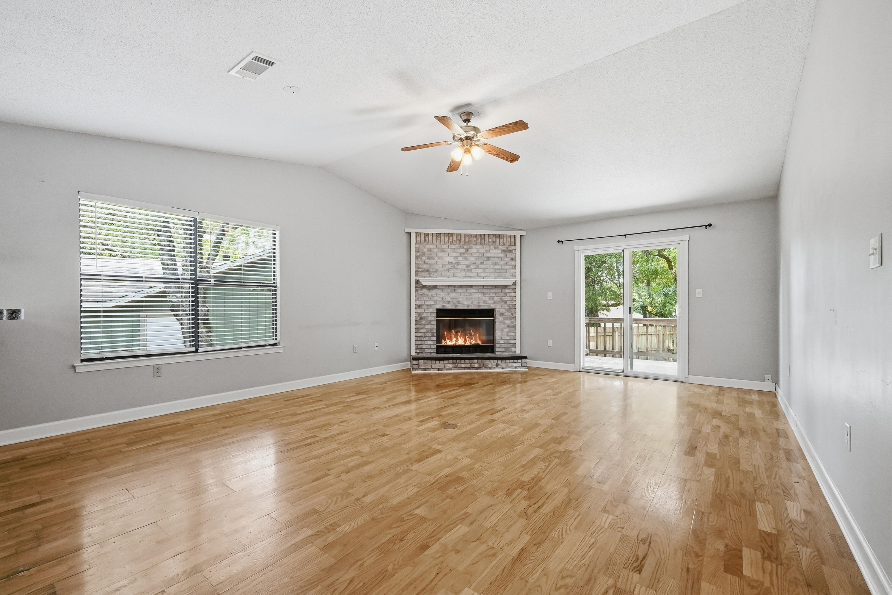 CREEKSIDE 4 - Residential Lease