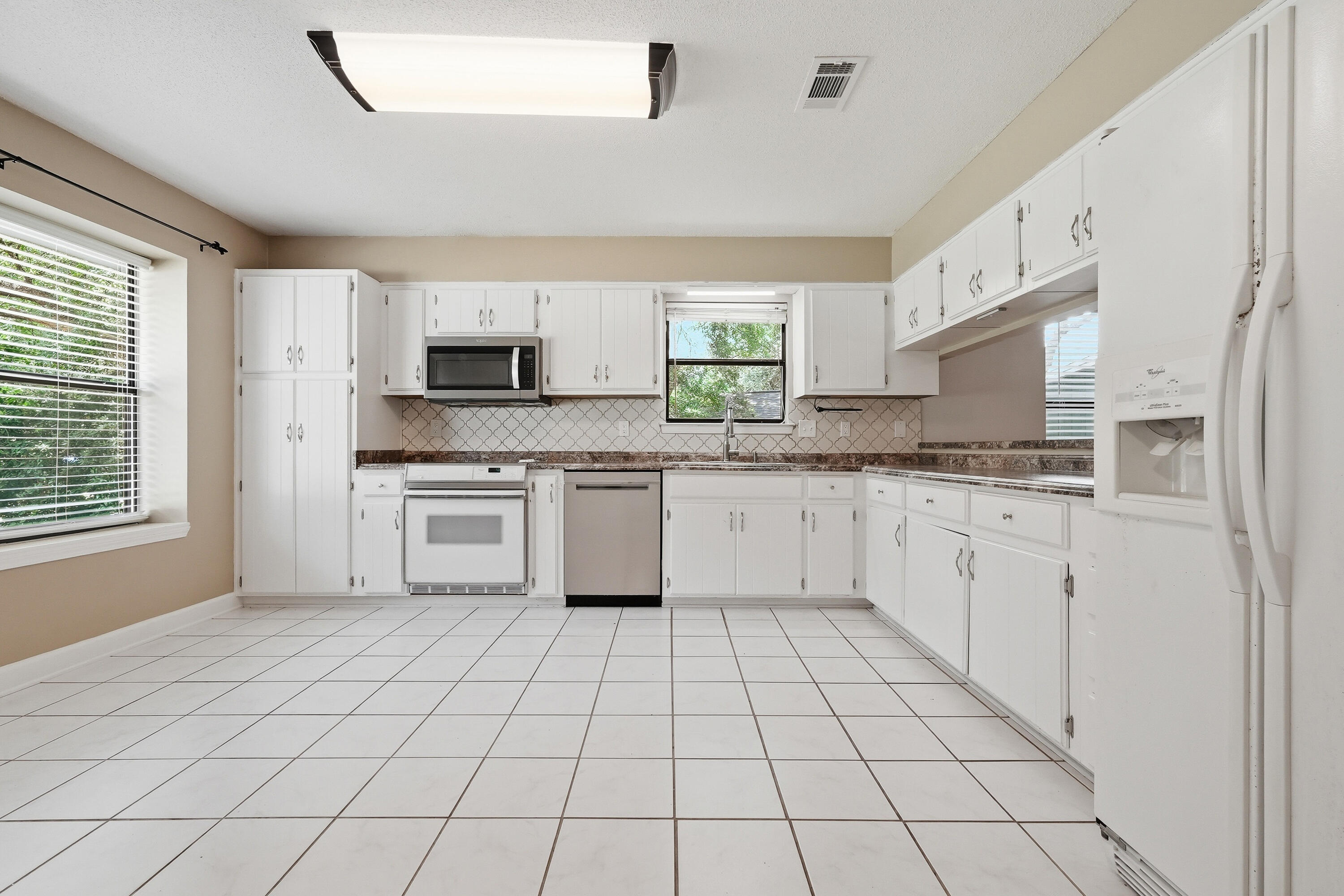 CREEKSIDE 4 - Residential Lease