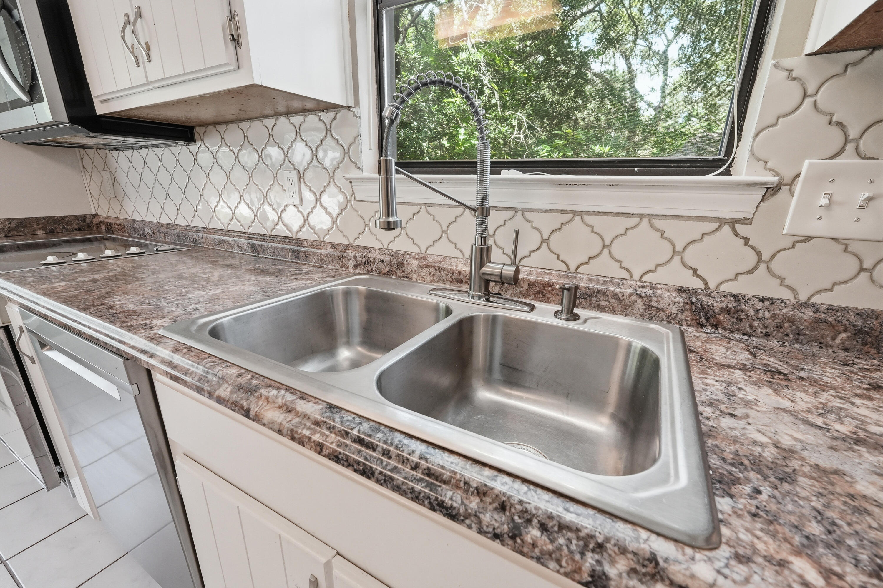 CREEKSIDE 4 - Residential Lease