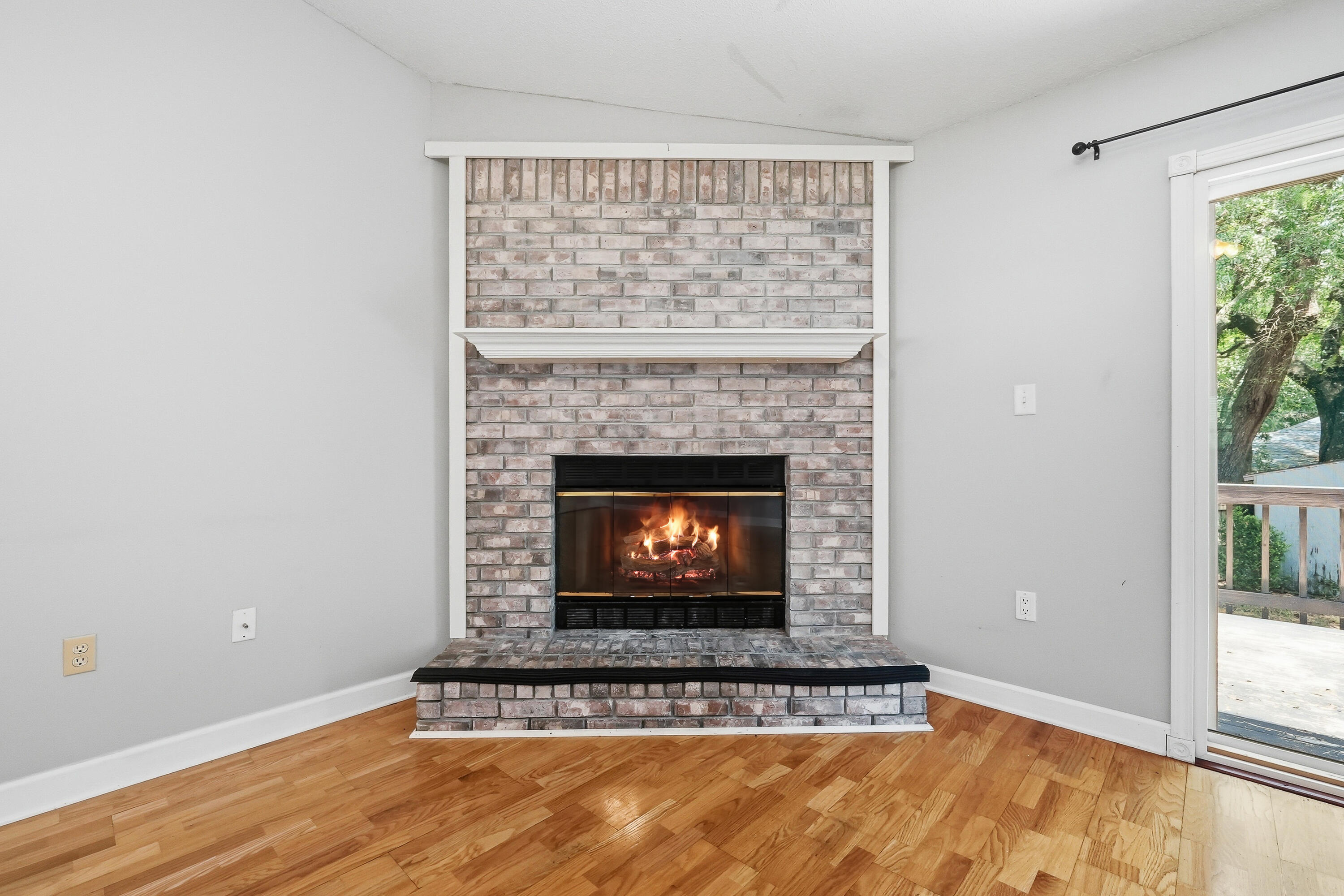 CREEKSIDE 4 - Residential Lease