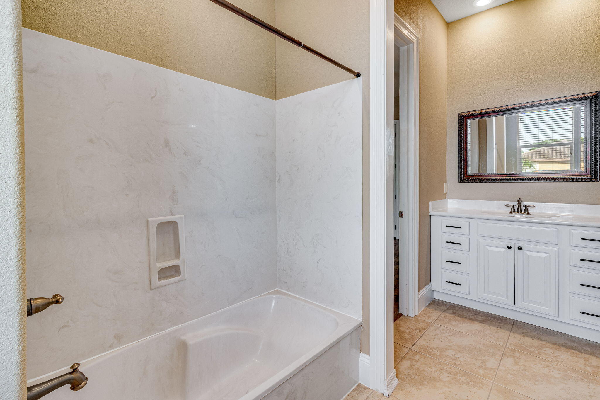 CALUSA BAY S/D - Residential Lease
