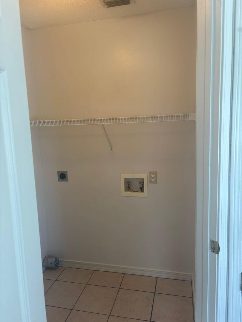 FLOROSA DEL MAR - Residential Lease