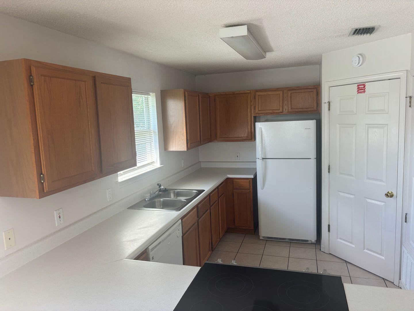 FLOROSA DEL MAR - Residential Lease