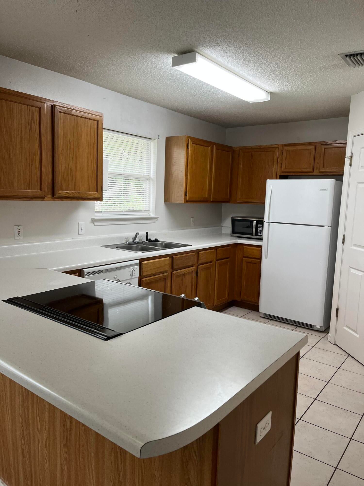 FLOROSA DEL MAR - Residential Lease
