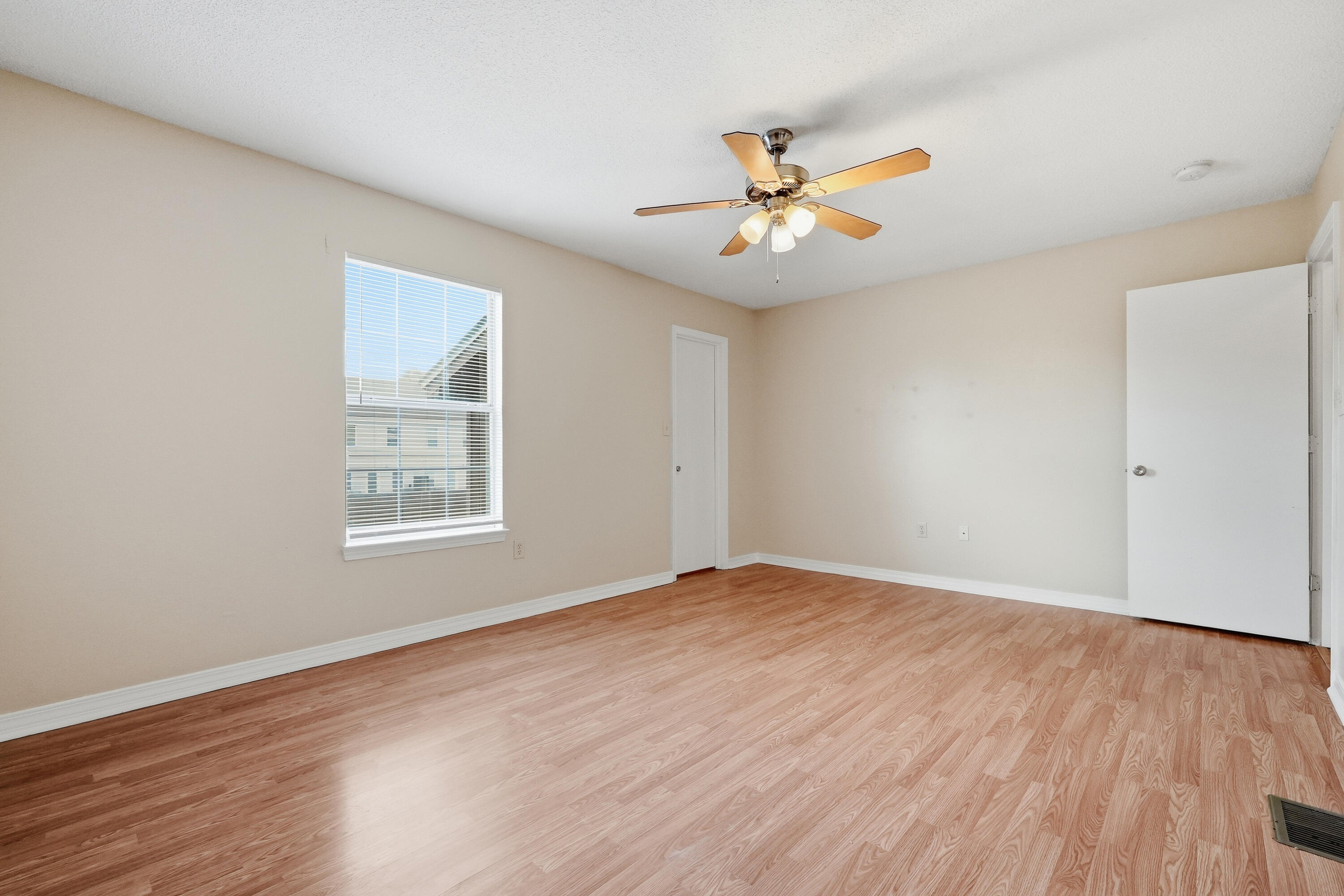 FOREST OAKS PH 1 - Residential Lease