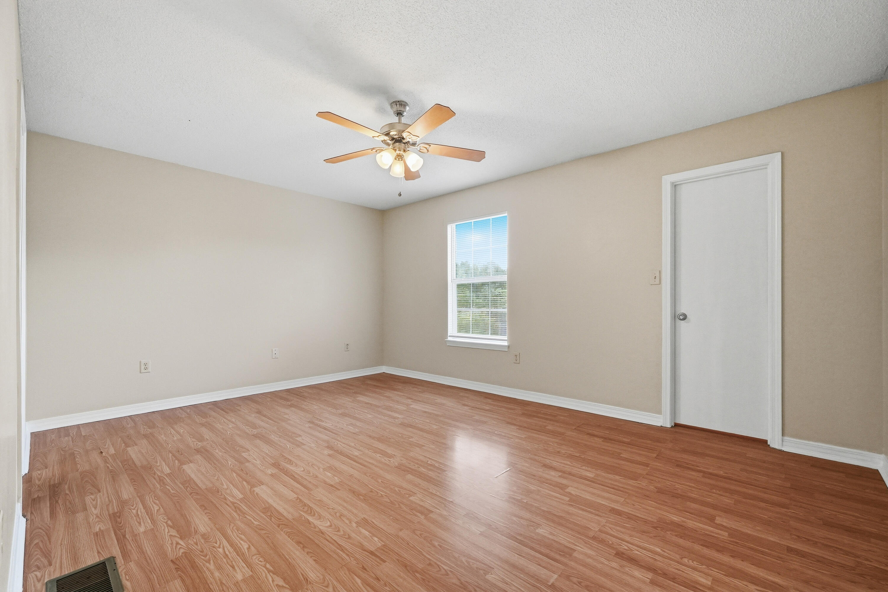 FOREST OAKS PH 1 - Residential Lease