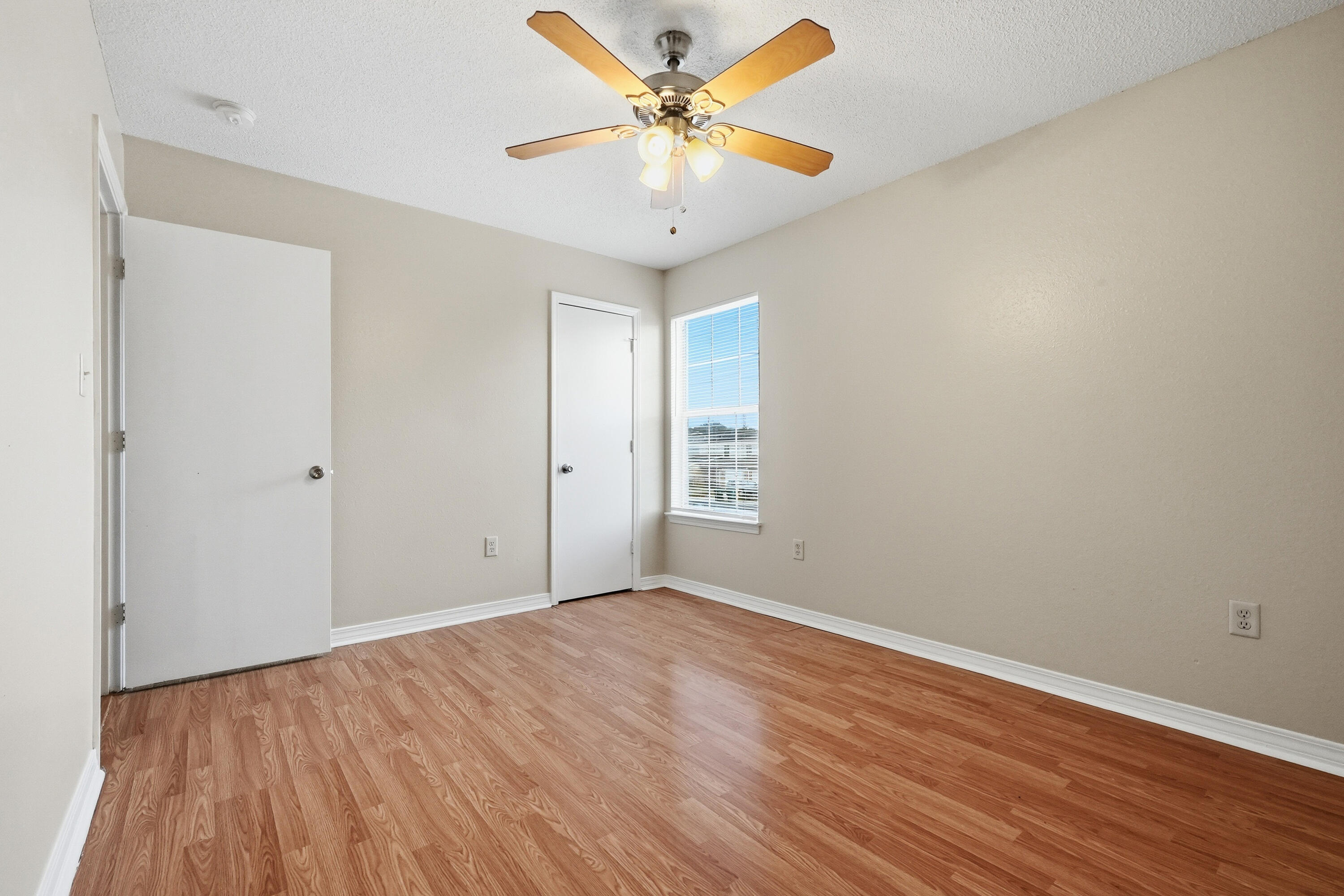 FOREST OAKS PH 1 - Residential Lease