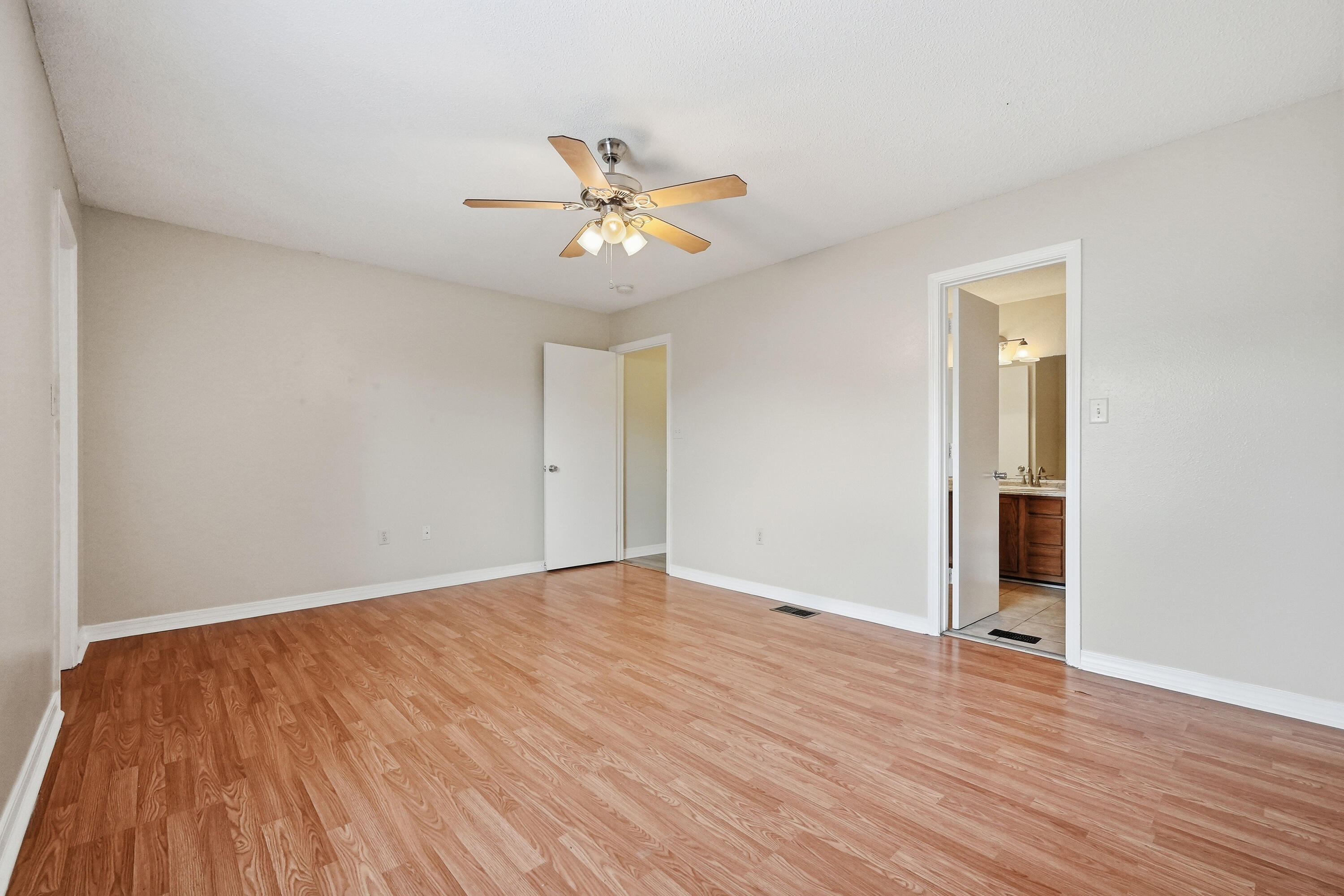 FOREST OAKS PH 1 - Residential Lease