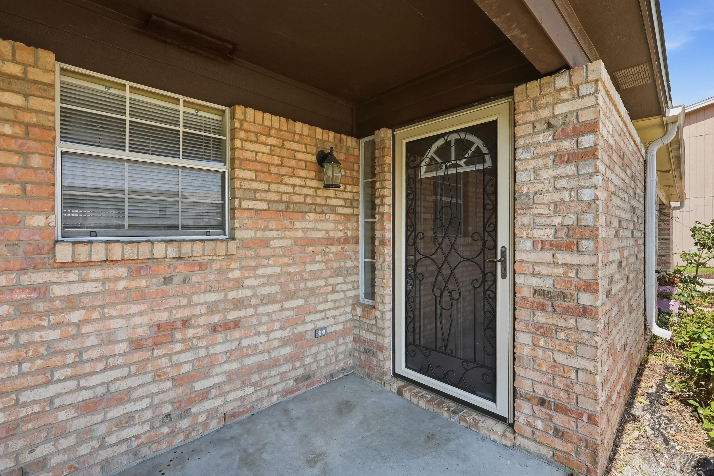 Welcome to this spacious 2-bedroom townhome offering an open-concept layout designed for comfortable everyday living. Featuring a combination of beautiful hardwood and tile flooring, this home offers both style and easy maintenance throughout the main living areas. The large kitchen provides plenty of counter and cabinet space, making it ideal for cooking and meal prep.

Tucked away on a cul-de-sac, this home also features a fully fenced backyard, perfect for relaxing and enjoying the outdoors. Conveniently located near Eglin AFB, Hurlburt Field, shopping, dining, and local schools, this townhome offers the perfect combination of space, privacy, and an unbeatable location. Contact us today for a showing!